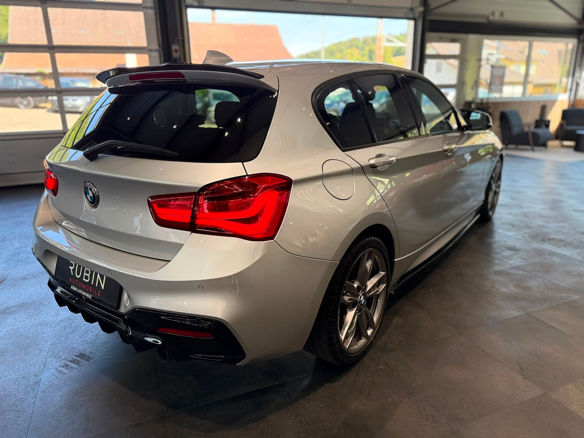 BMW M135i xDrive Steptronic-image-4