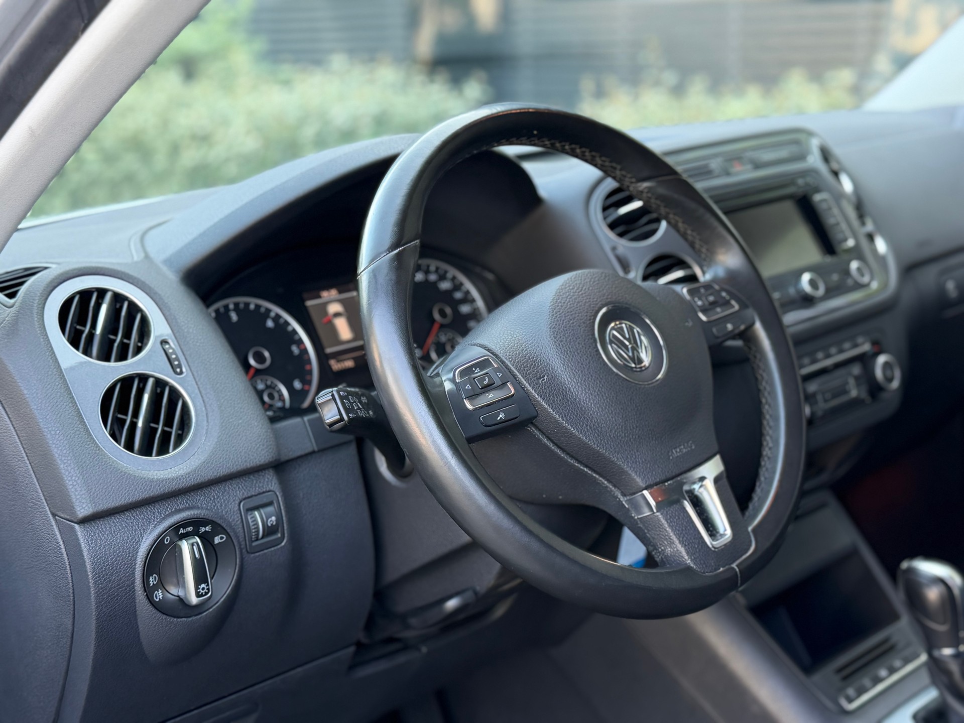 VW Tiguan 2.0 TDI BlueMotion Sport&Style 4Motion DSG-image-8
