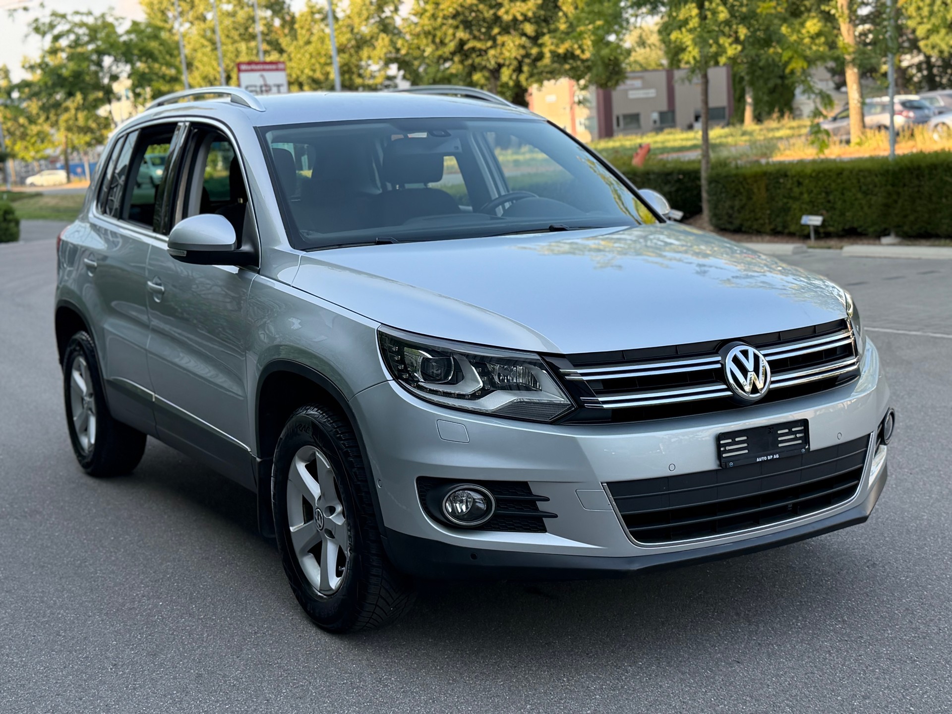 VW Tiguan 2.0 TDI BlueMotion Sport&Style 4Motion DSG-image-4