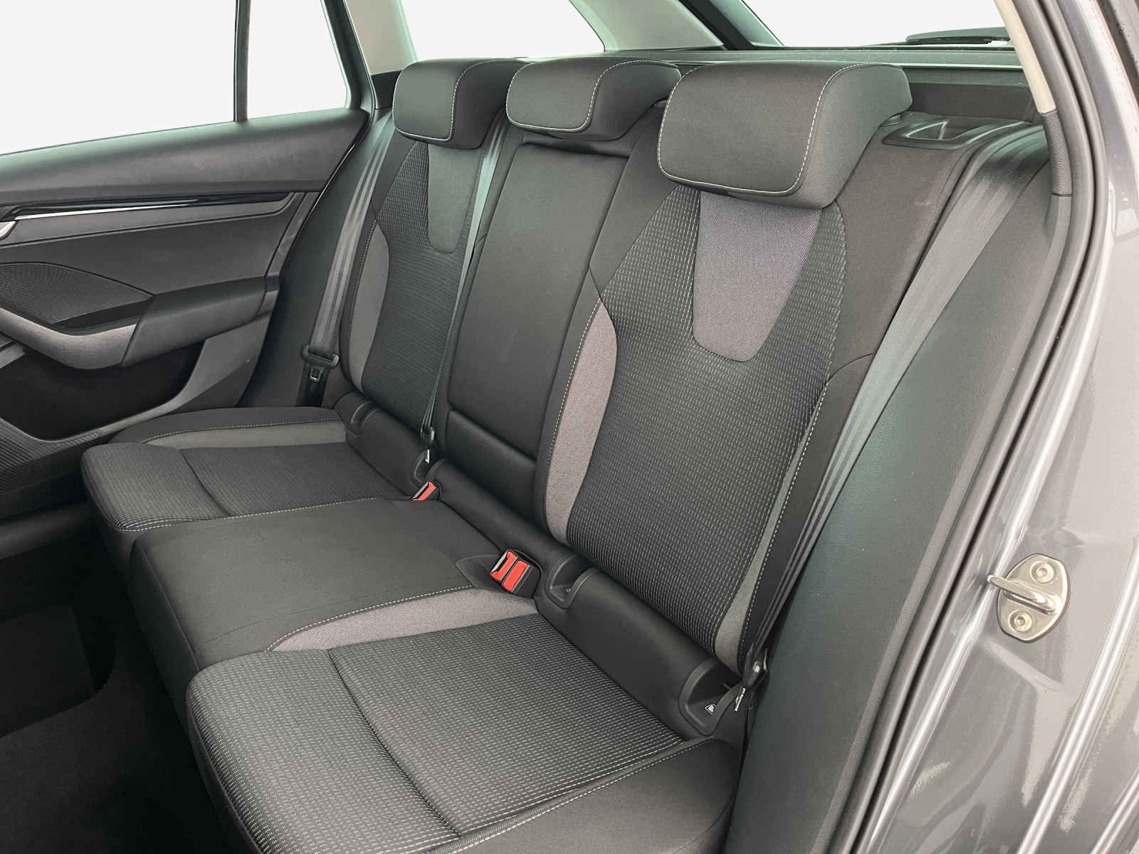 SKODA Octavia Combi 1.5 TSI mHEV DSG Dynamic-image-11