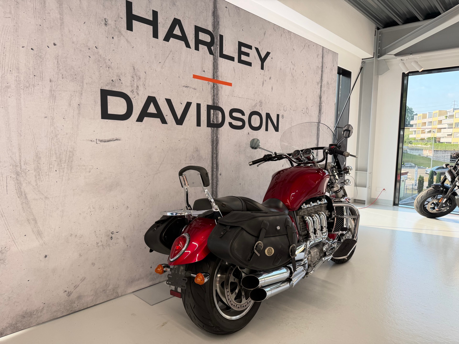 TRIUMPH Rocket III-showroom-element-2