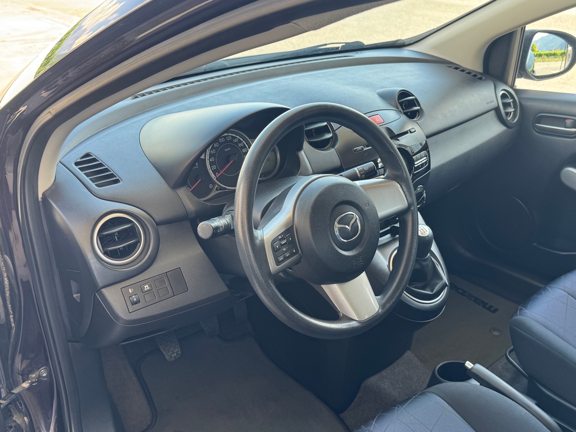 MAZDA 2 1.3i 16V Exclusive-image-6