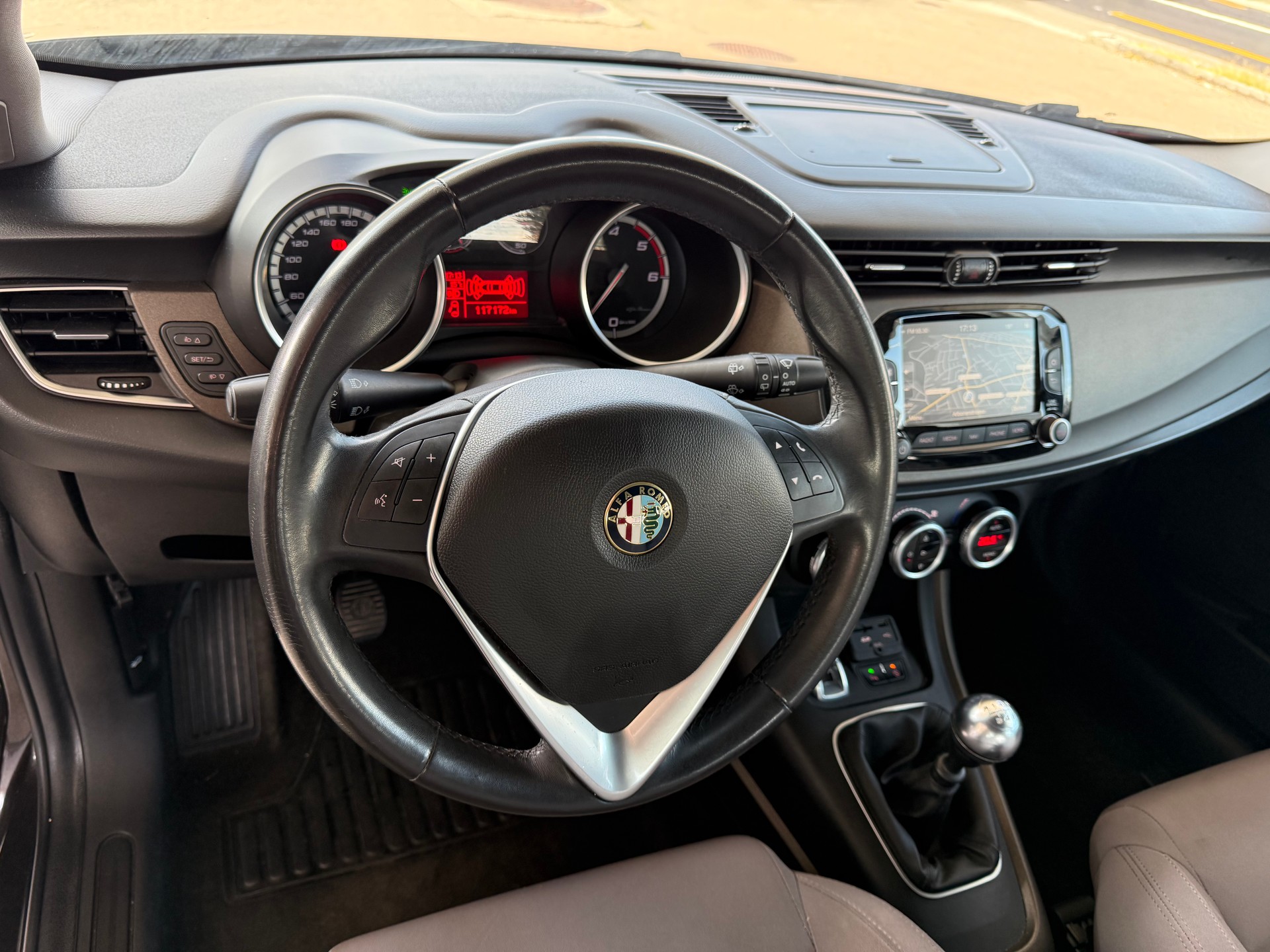 ALFA ROMEO Giulietta 2.0 JTDM Exclusive-image-11