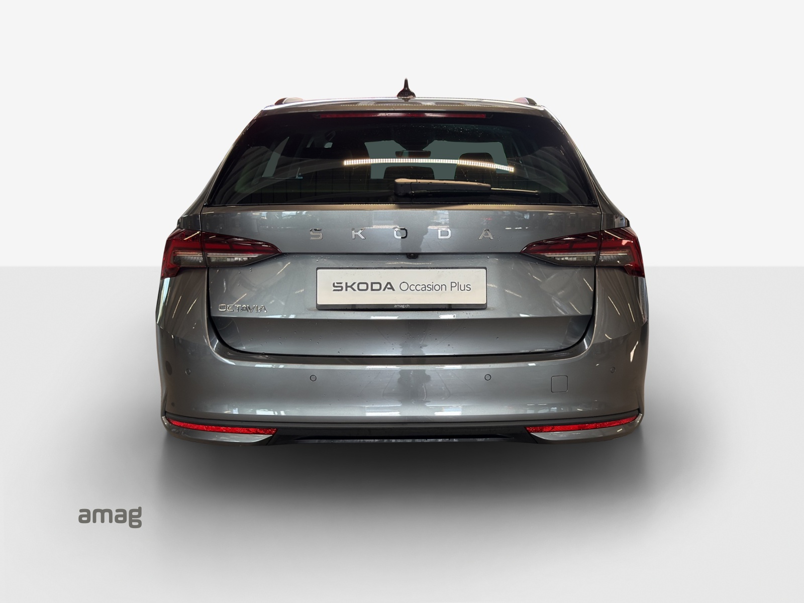 SKODA Octavia Combi 2.0 TDI DSG Selection-image-3