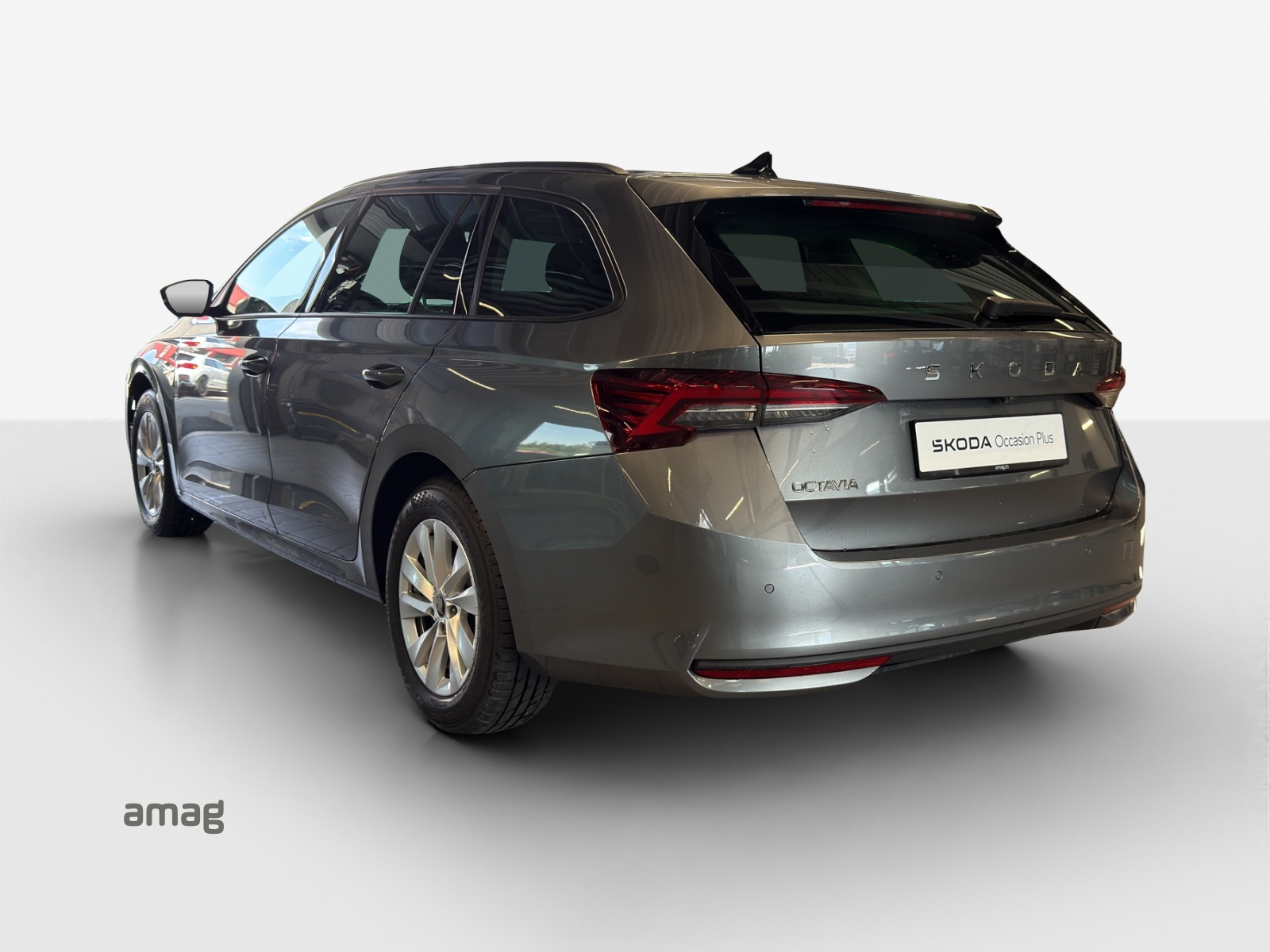 SKODA Octavia Combi 2.0 TDI DSG Selection-image-2