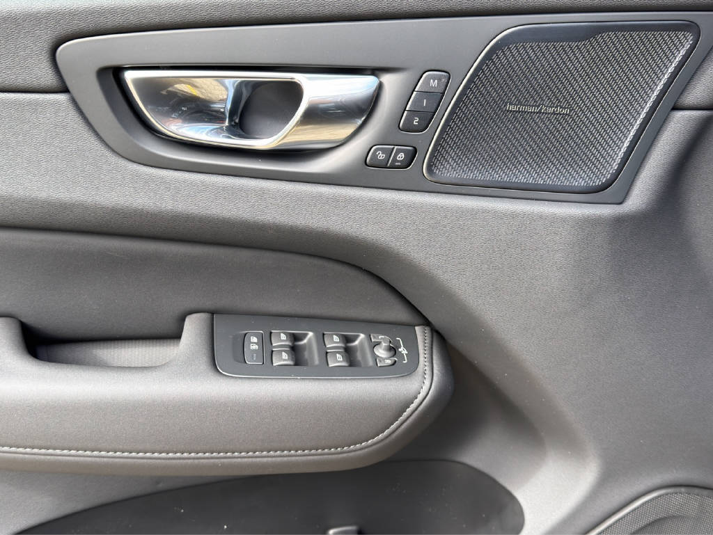 VOLVO XC60 2.0 T8 TE Black Edition eAWD-image-6