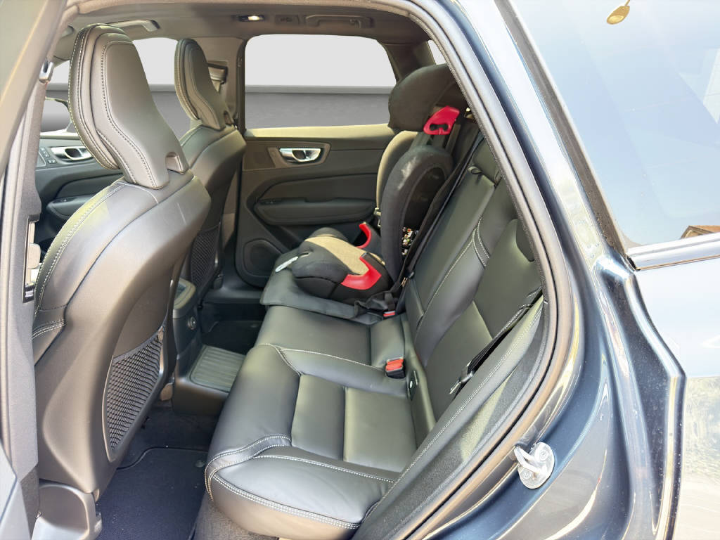 VOLVO XC60 2.0 T8 TE Black Edition eAWD-image-11