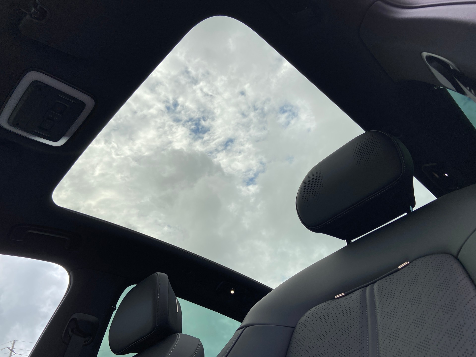 ZEEKR 7X 100kWh Privilege Advanced Comfort Cockpit AWD-image-3