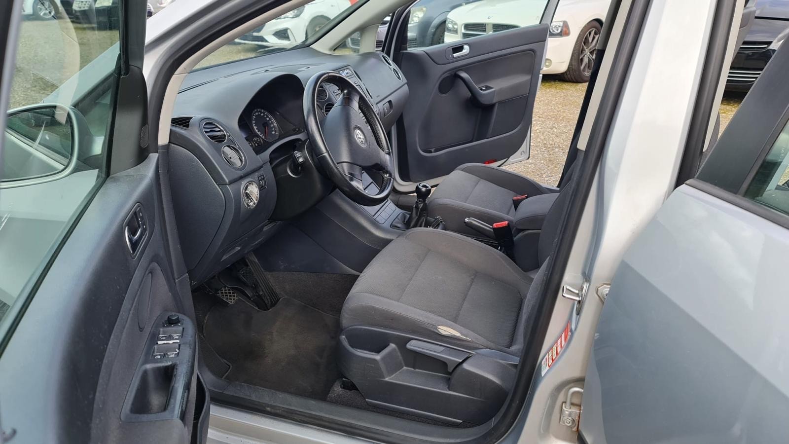 VW Golf Plus 1.6 FSI-image-5
