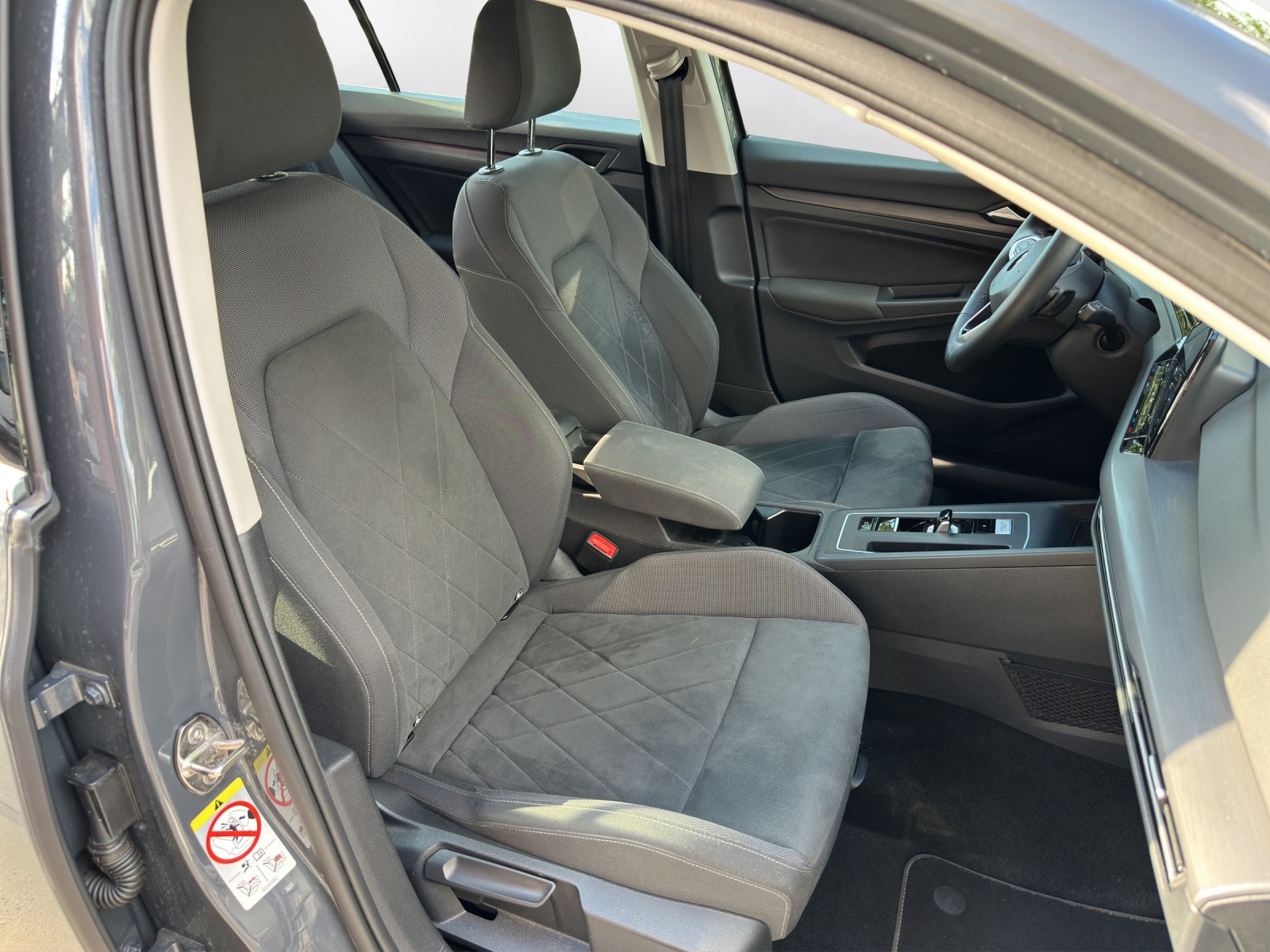 VW Golf 1.4 TSI PHEV Style-image-13