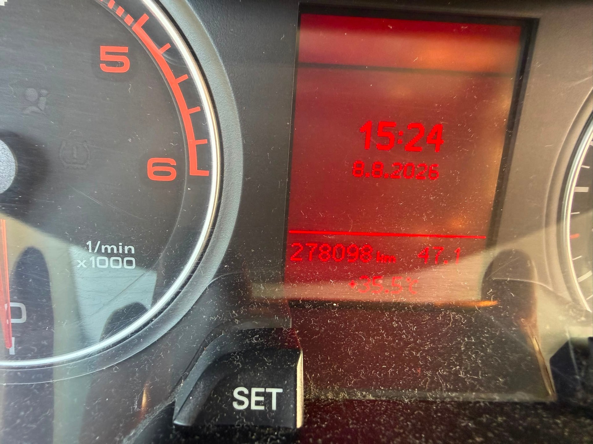AUDI A4 Limousine 2.0 TDI-image-4