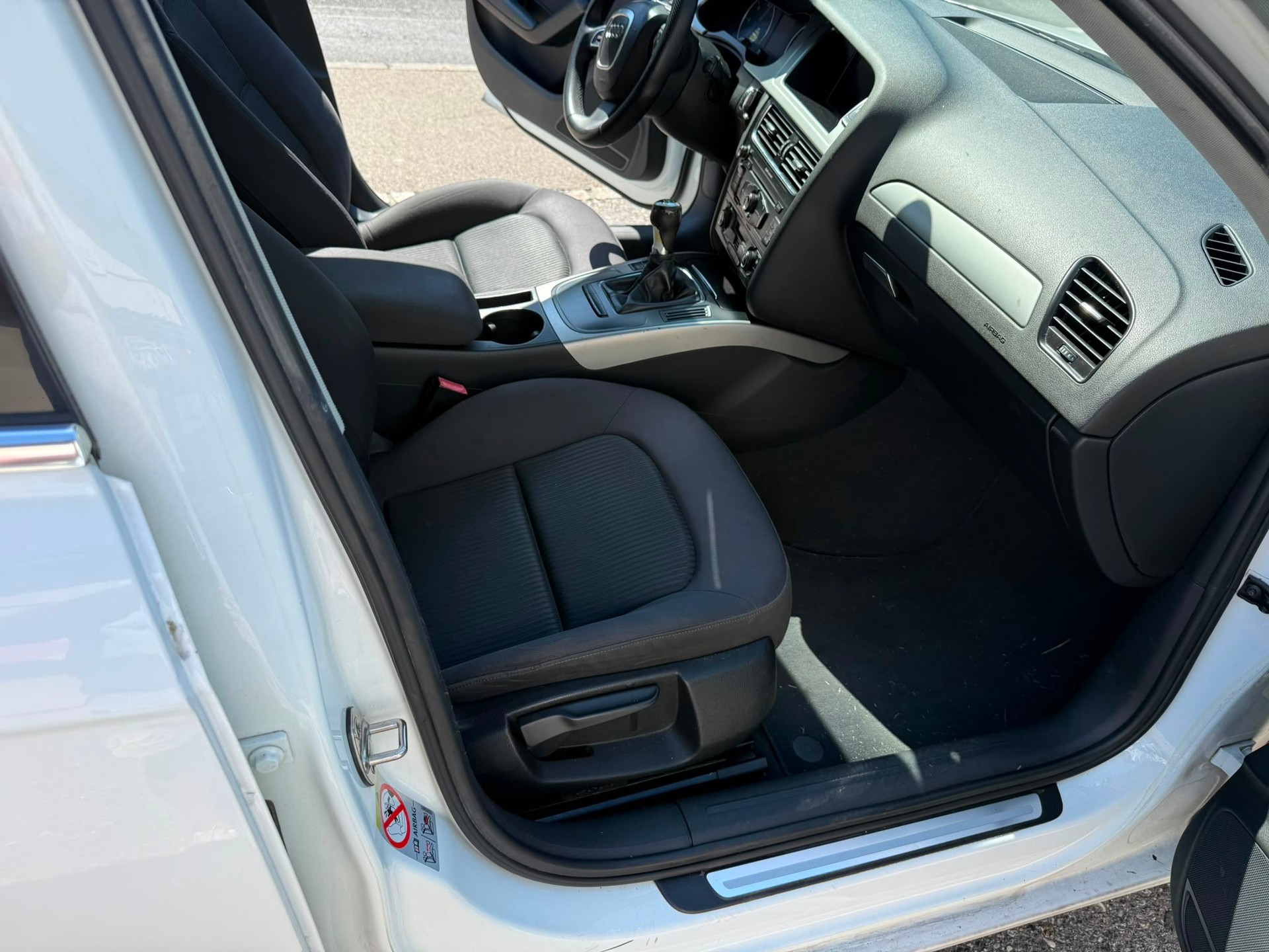 AUDI A4 Limousine 2.0 TDI-image-7