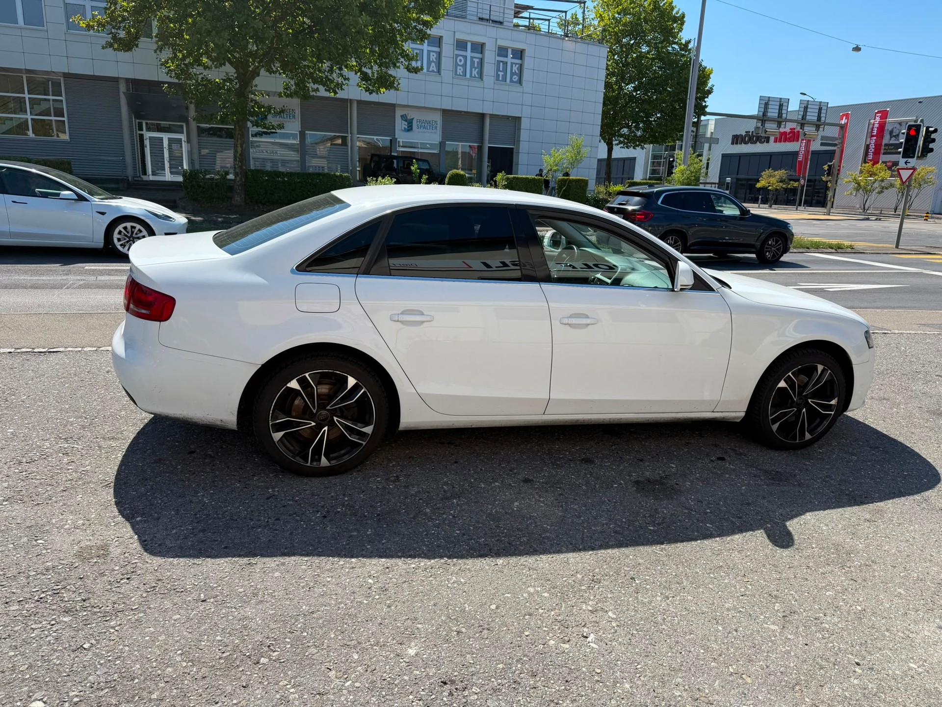 AUDI A4 Limousine 2.0 TDI-image-2