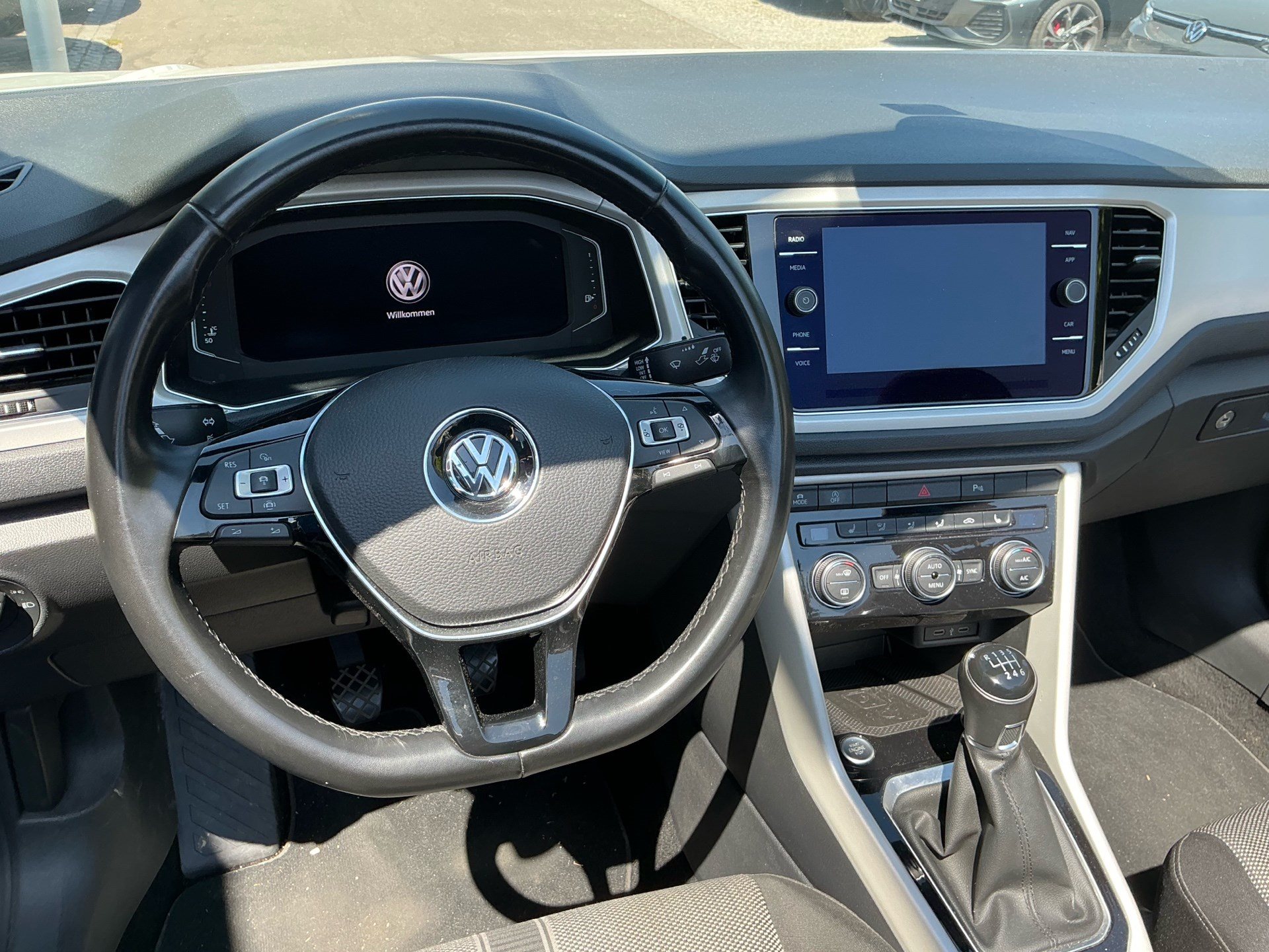 VW T-Roc 1.0 TSI CABRIO *** GEPFLEGTES FAHRZEUG ZUM TOPPREIS ***-image-8