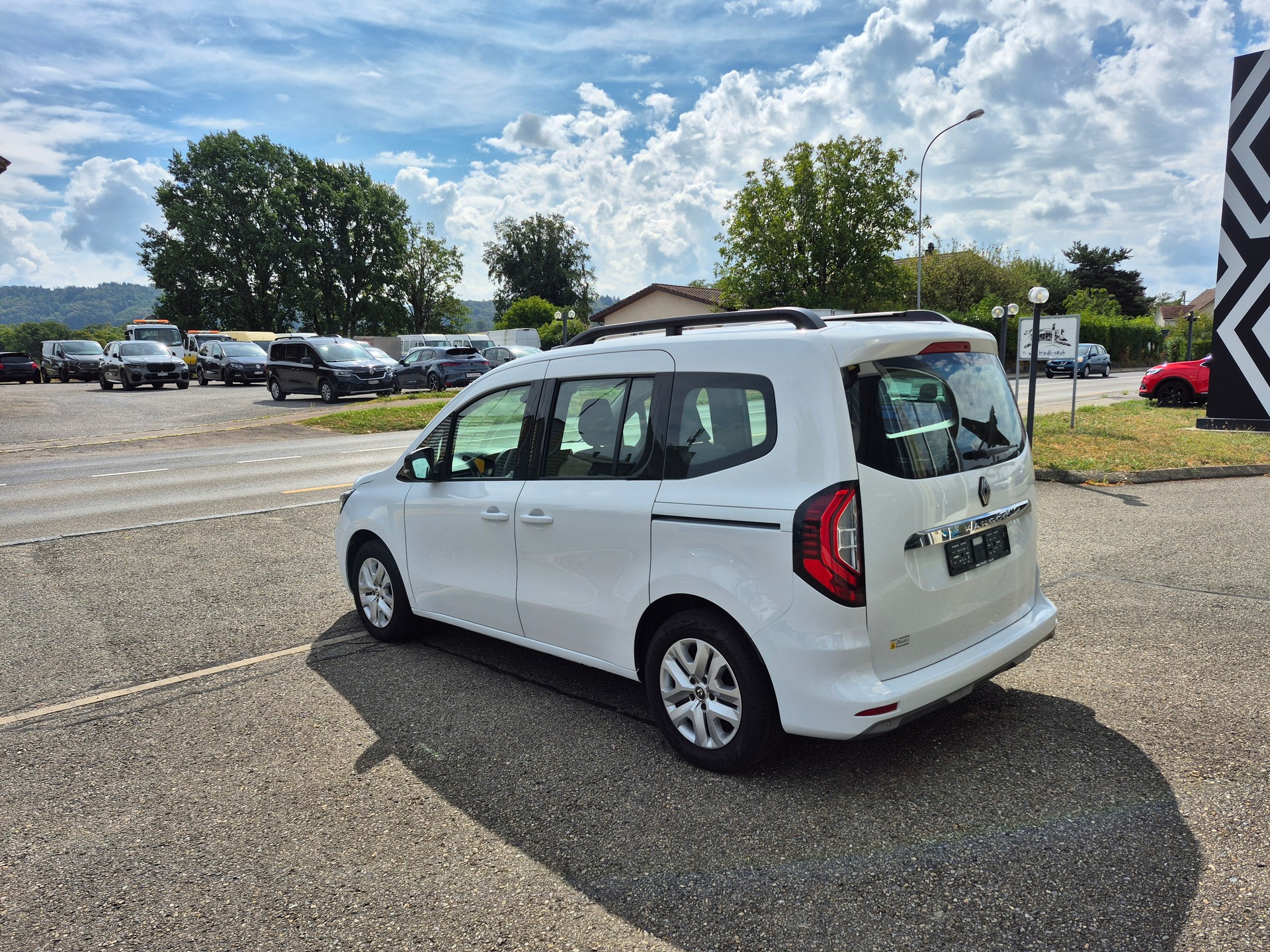 RENAULT Kangoo Combi 1.5 Blue dCi Edit-image-5