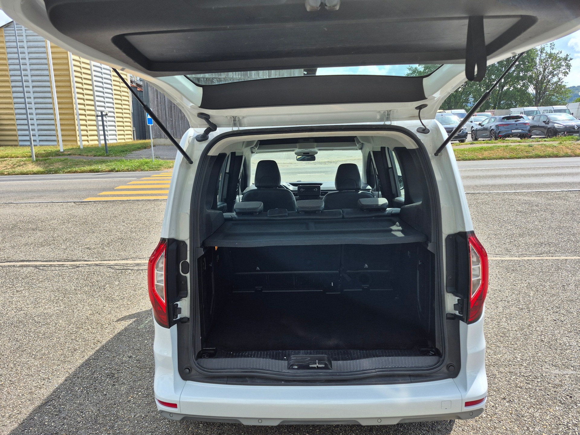RENAULT Kangoo Combi 1.5 Blue dCi Edit-image-6