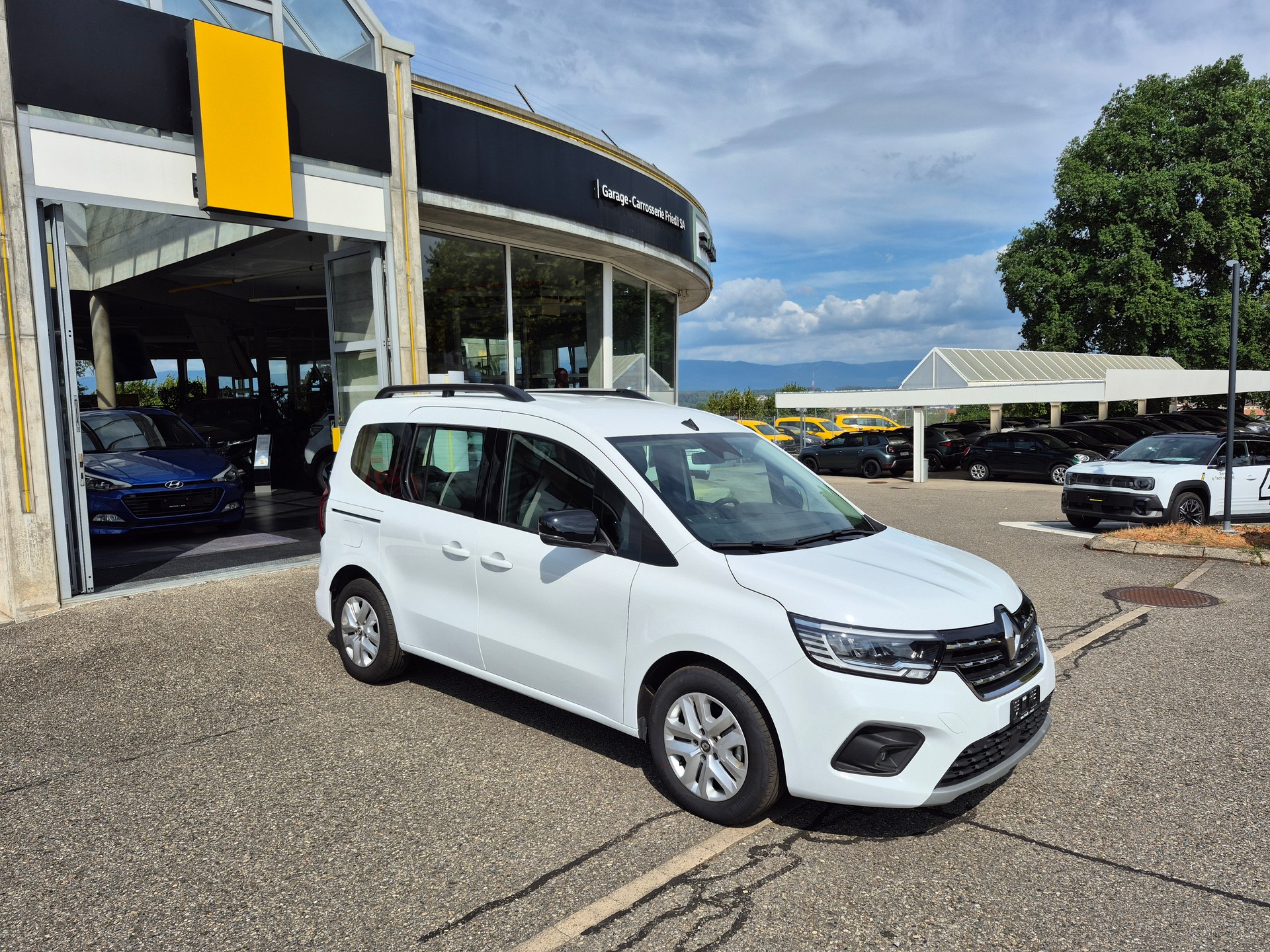 RENAULT Kangoo Combi 1.5 Blue dCi Edit-image-2