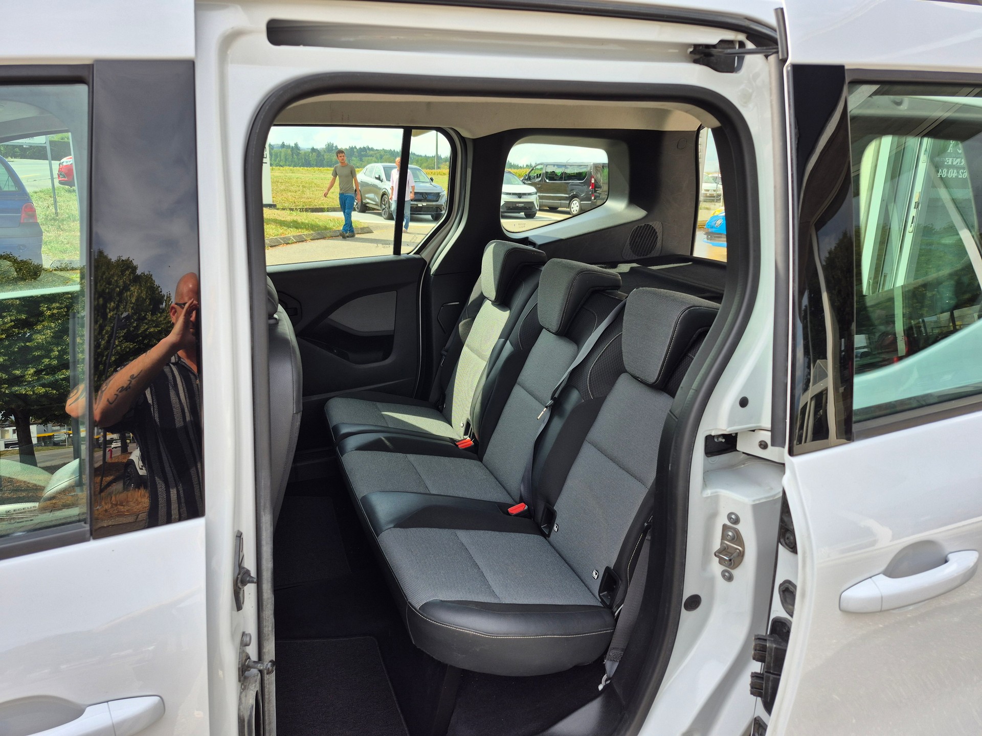 RENAULT Kangoo Combi 1.5 Blue dCi Edit-image-7