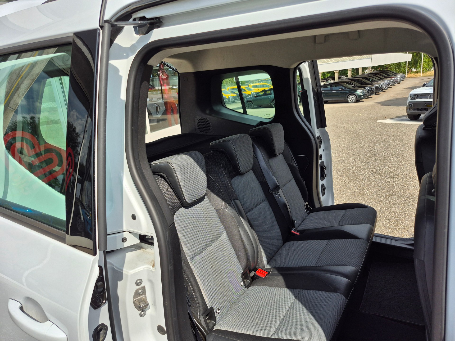 RENAULT Kangoo Combi 1.5 Blue dCi Edit-image-8