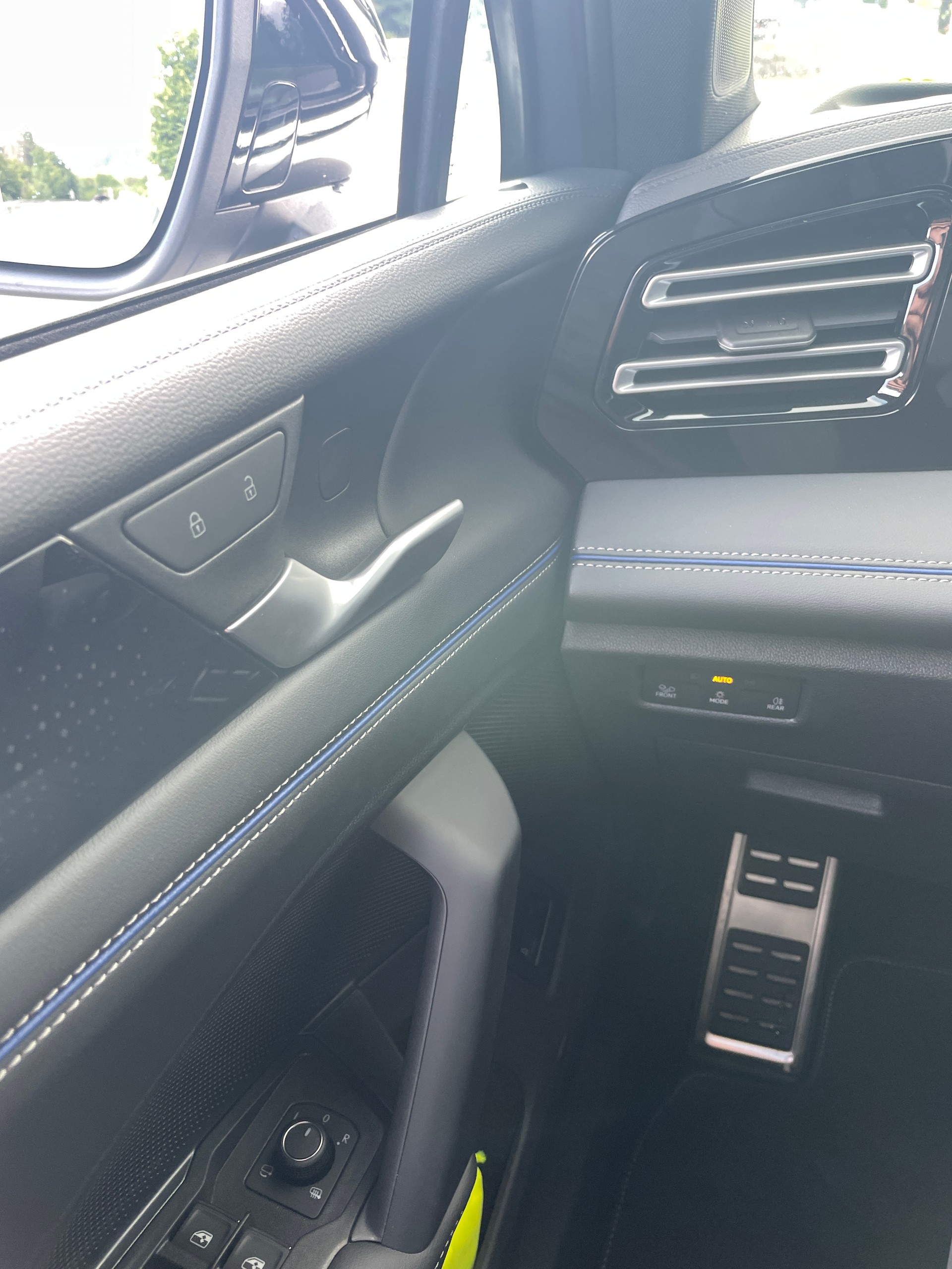VW Tiguan 2.0 TDI SCR R-Line 4Motion DSG-image-24