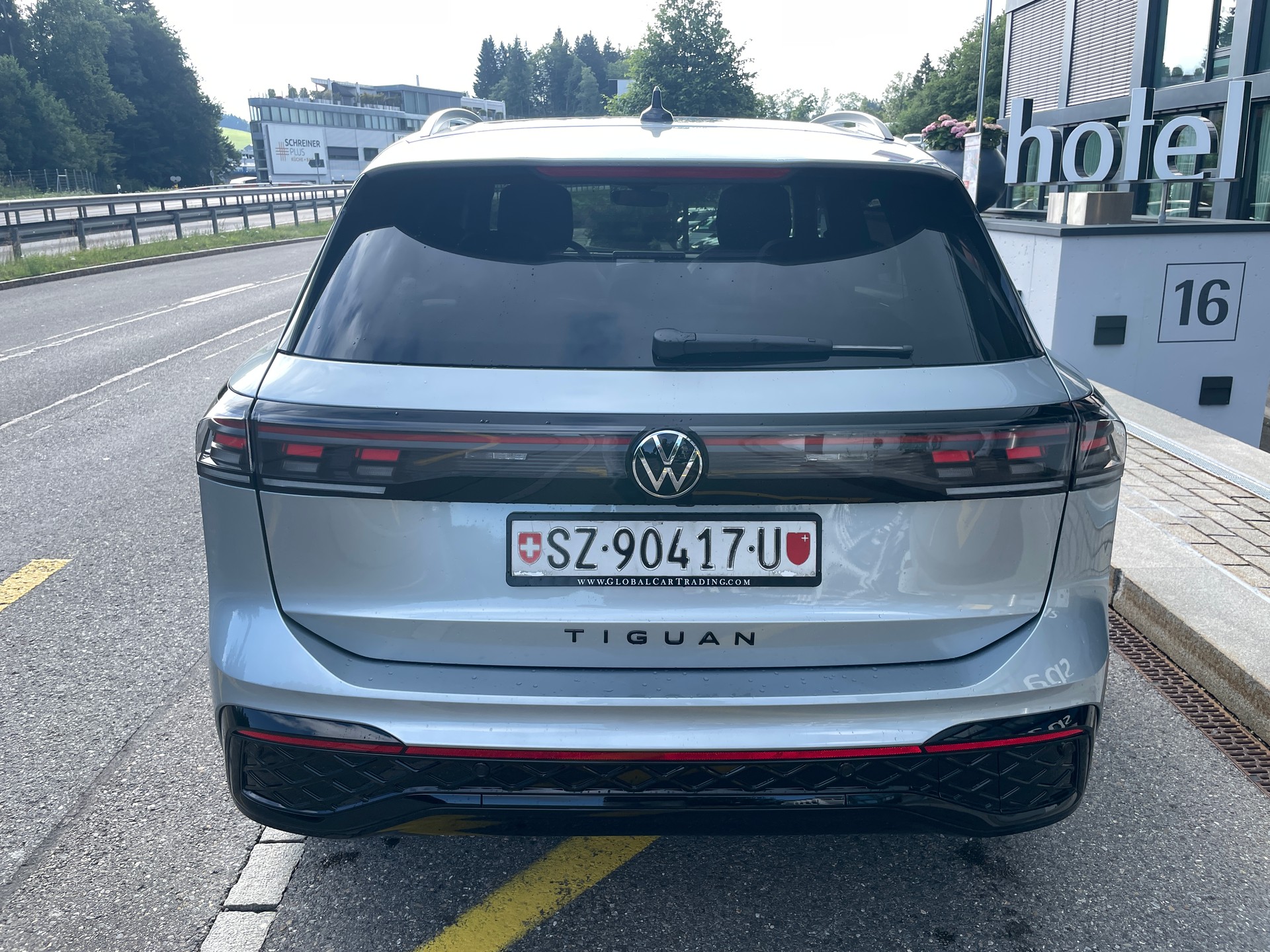 VW Tiguan 2.0 TDI SCR R-Line 4Motion DSG-image-5