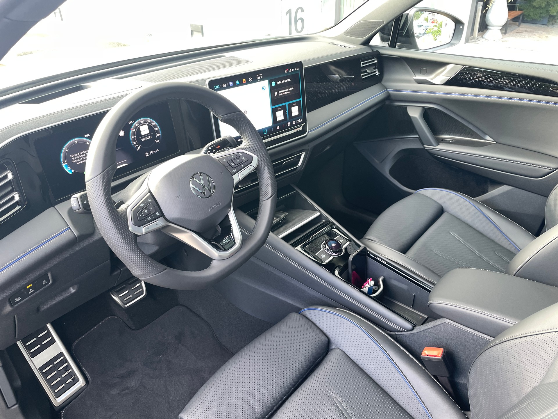 VW Tiguan 2.0 TDI SCR R-Line 4Motion DSG-image-10