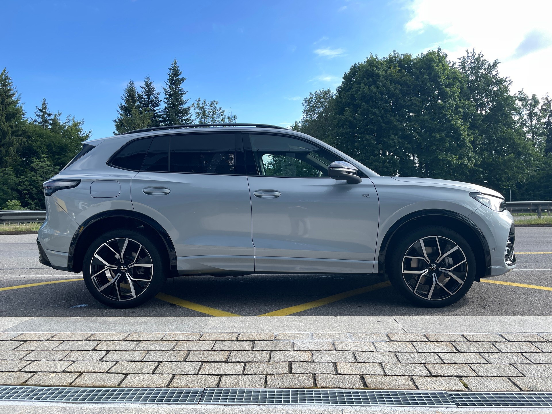 VW Tiguan 2.0 TDI SCR R-Line 4Motion DSG-showroom-element-3