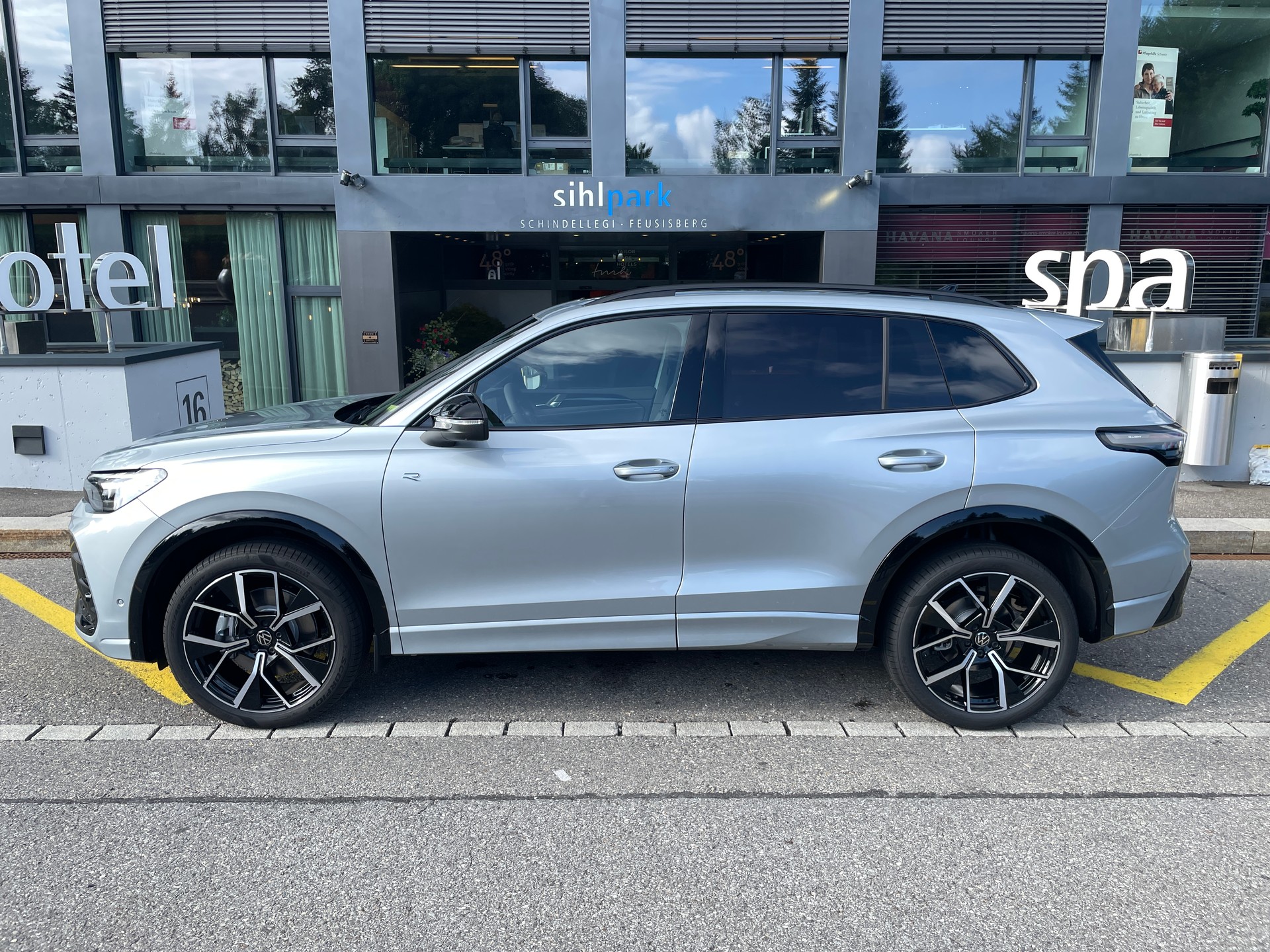 VW Tiguan 2.0 TDI SCR R-Line 4Motion DSG-image-9