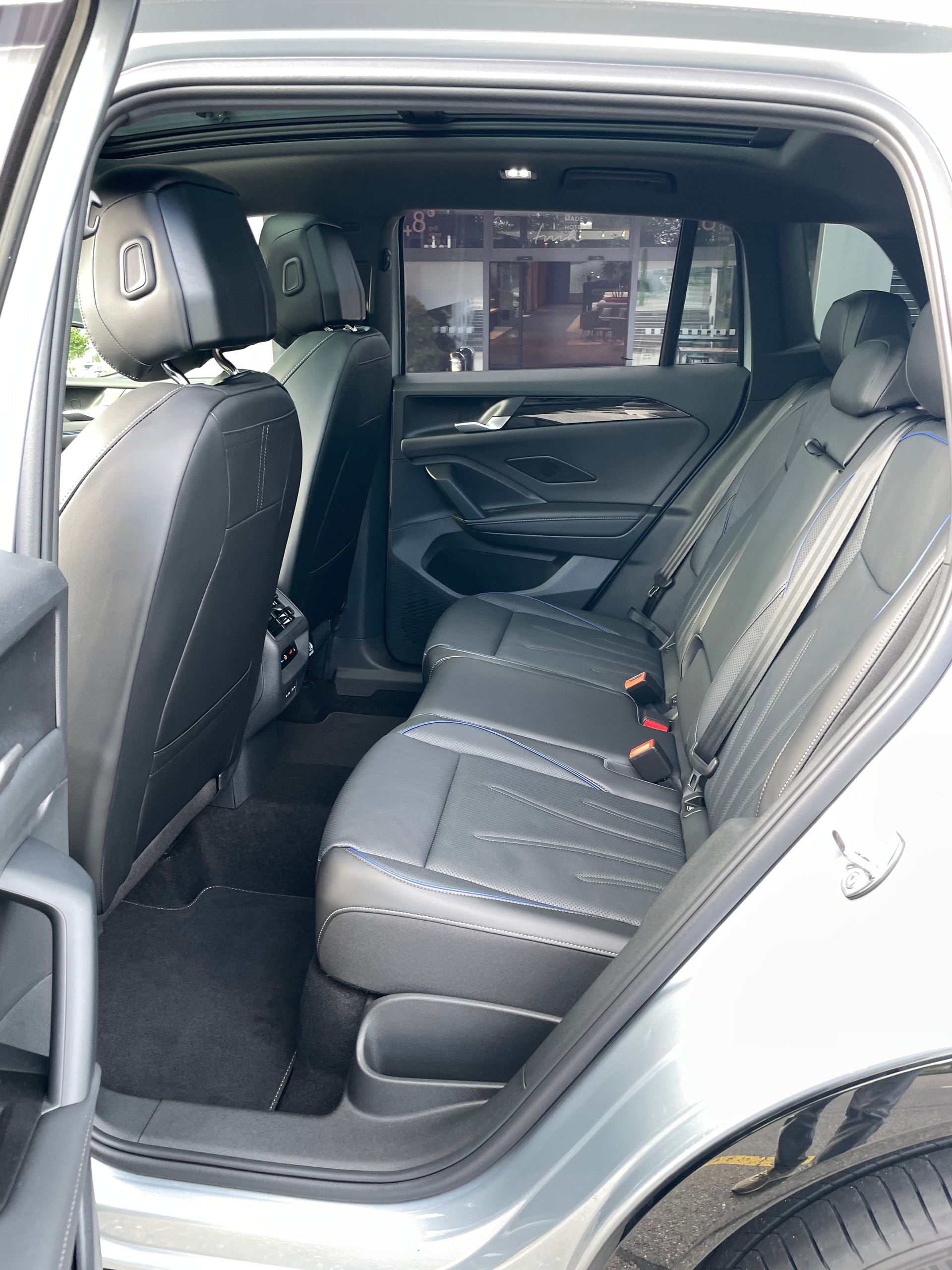 VW Tiguan 2.0 TDI SCR R-Line 4Motion DSG-image-16