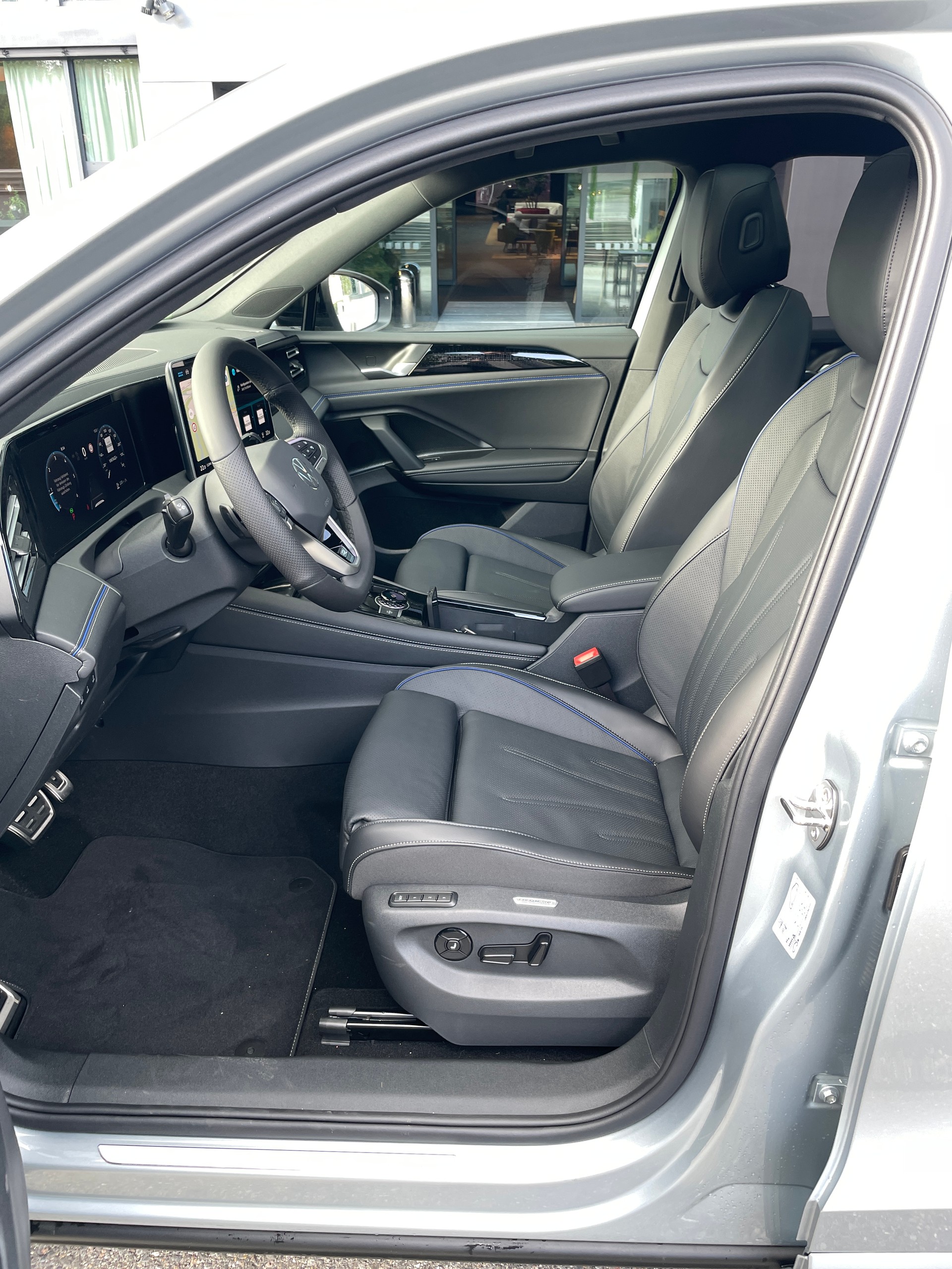 VW Tiguan 2.0 TDI SCR R-Line 4Motion DSG-image-12