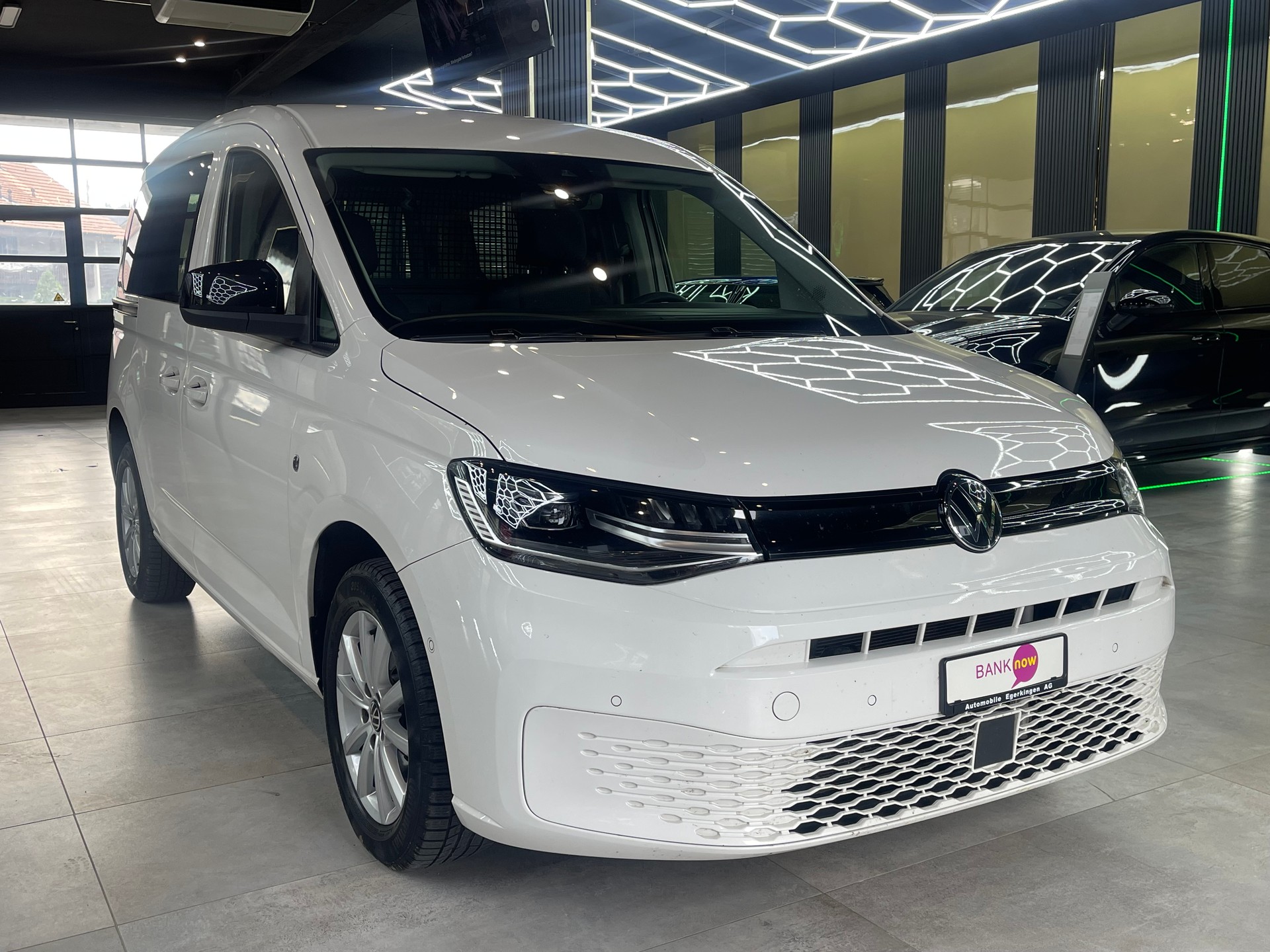 VW Caddy Cargo 2.0TDI 4Motion-image-2