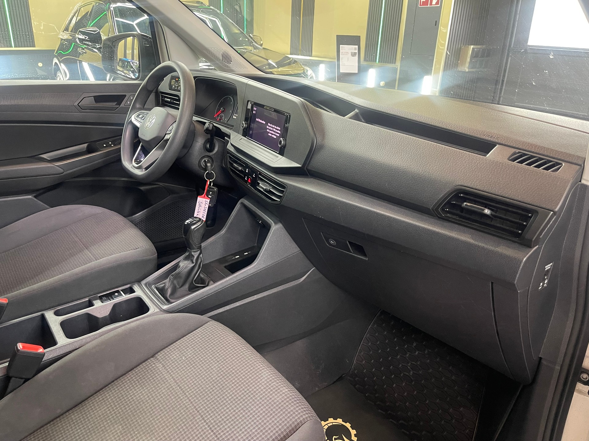 VW Caddy Cargo 2.0TDI 4Motion-image-10
