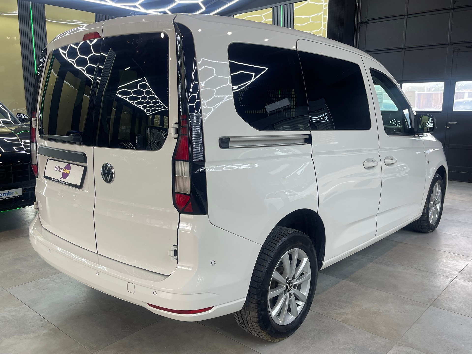 VW Caddy Cargo 2.0TDI 4Motion-image-4
