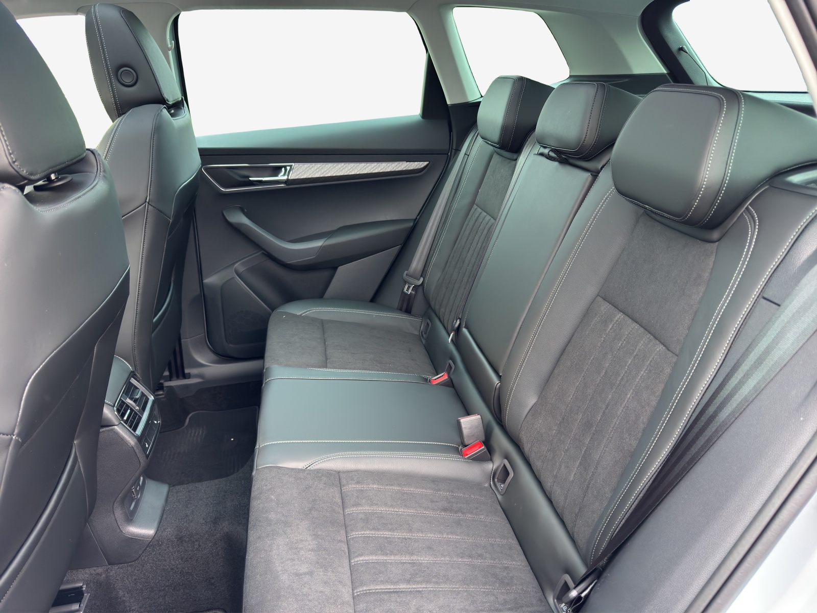 SKODA Karoq 1.5 TSI Dynamic DSG-image-11