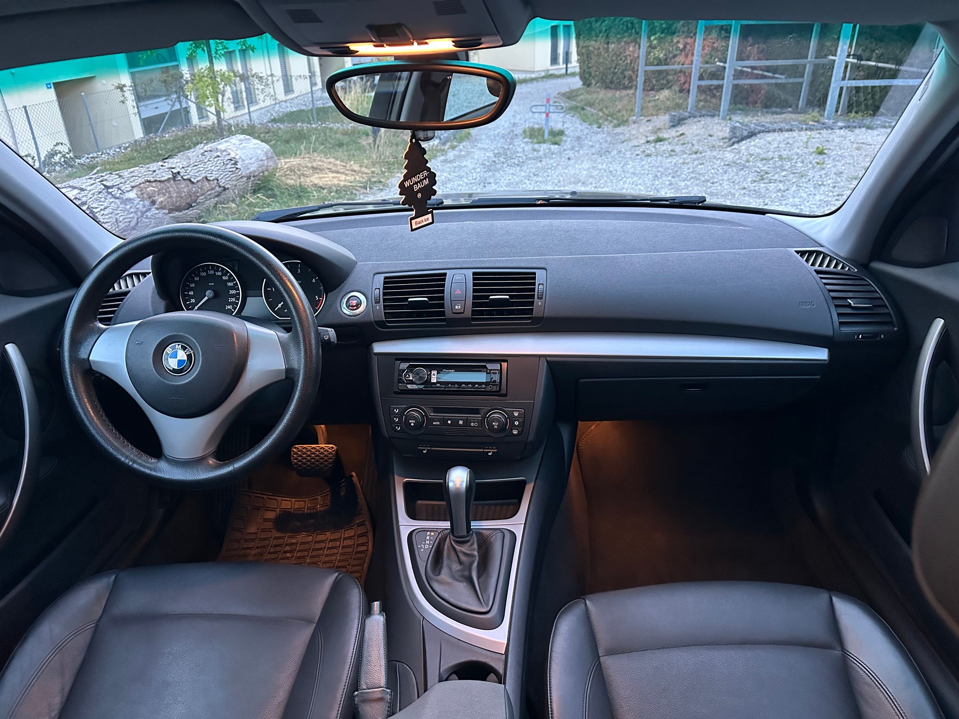 BMW 120d-image-1