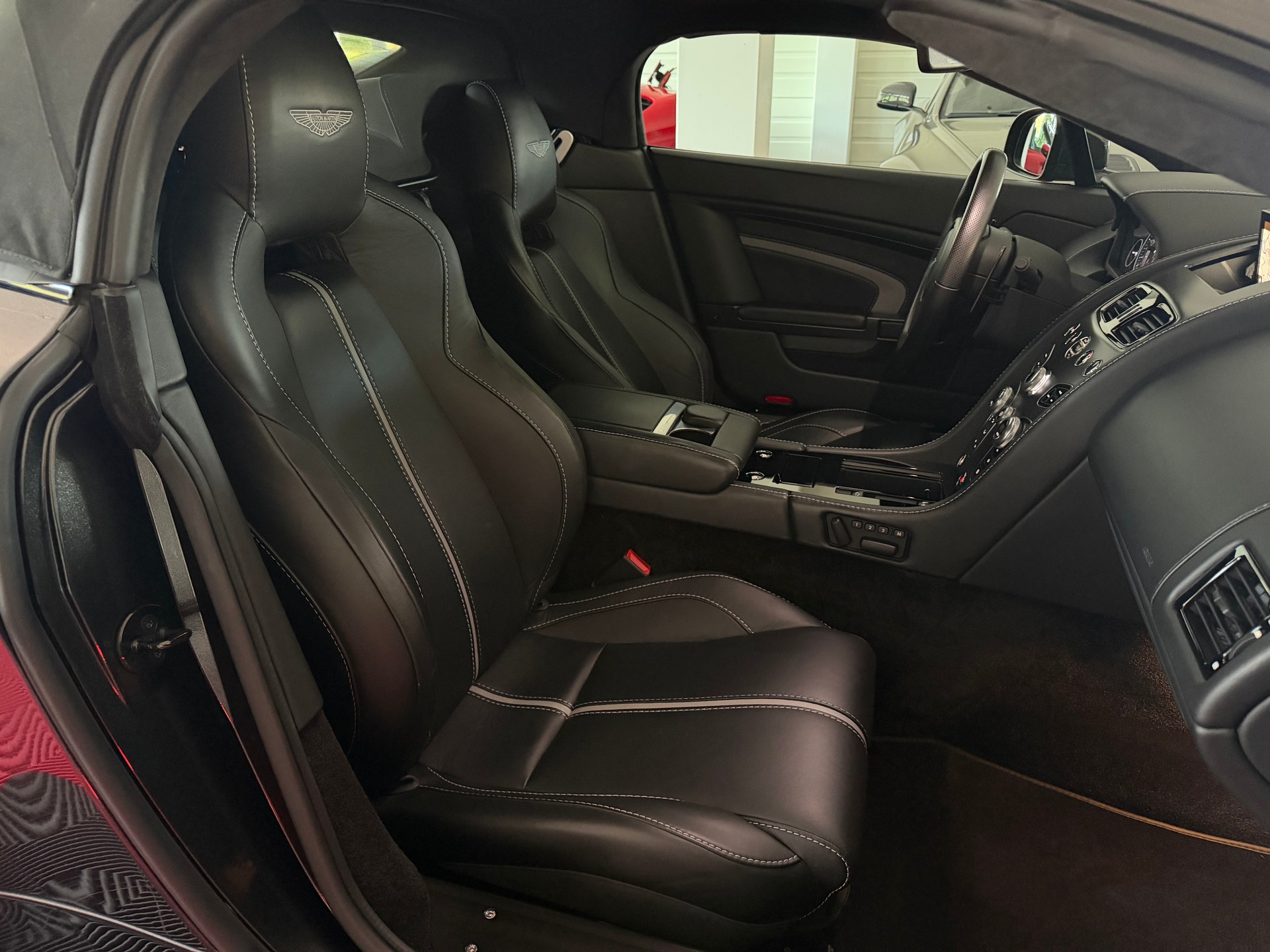 ASTON MARTIN V12 Vantage 5.9 S-image-16