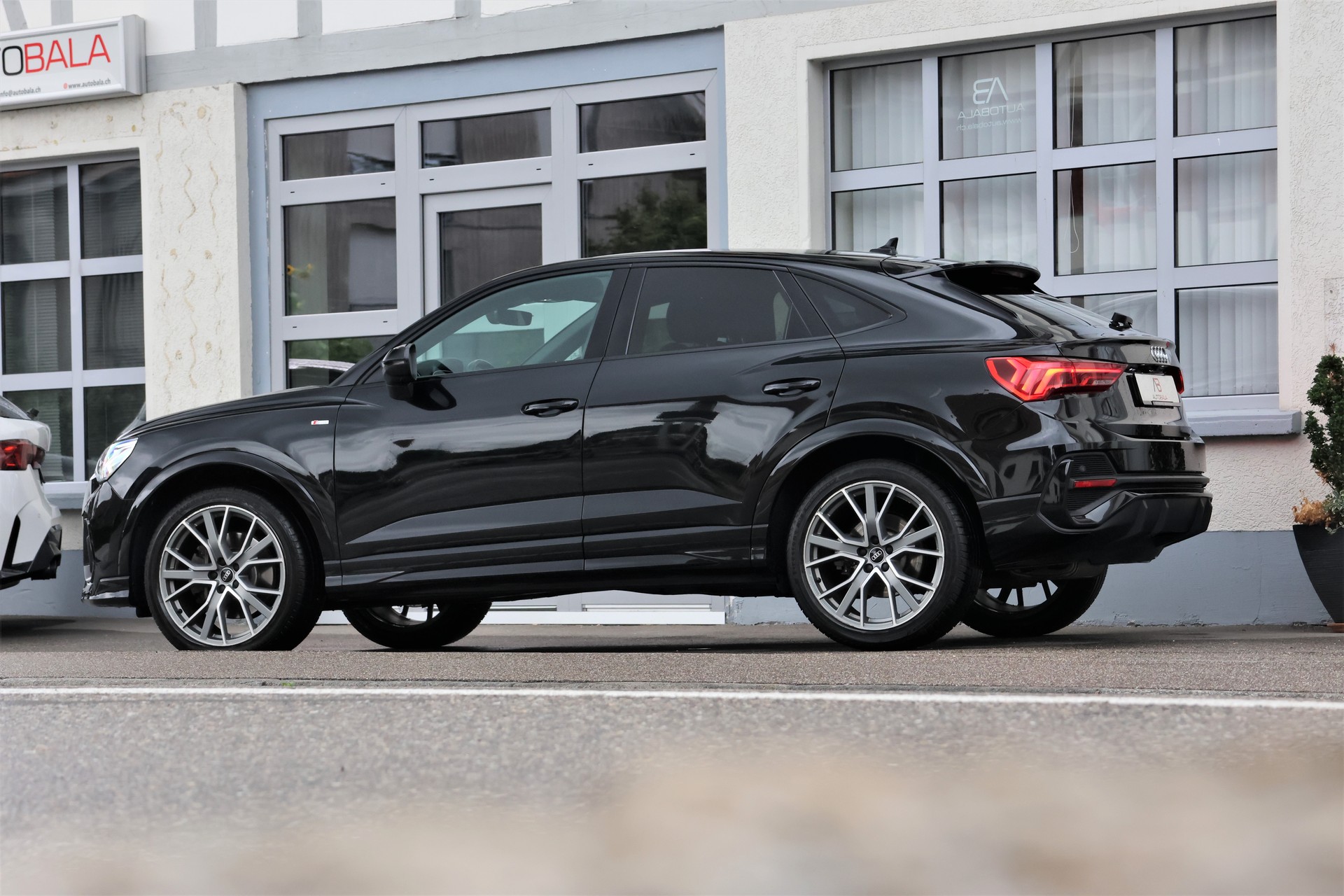 AUDI Q3 Sportback 40 TDI S line Attraction quattro S-tronic (CH)-image-3