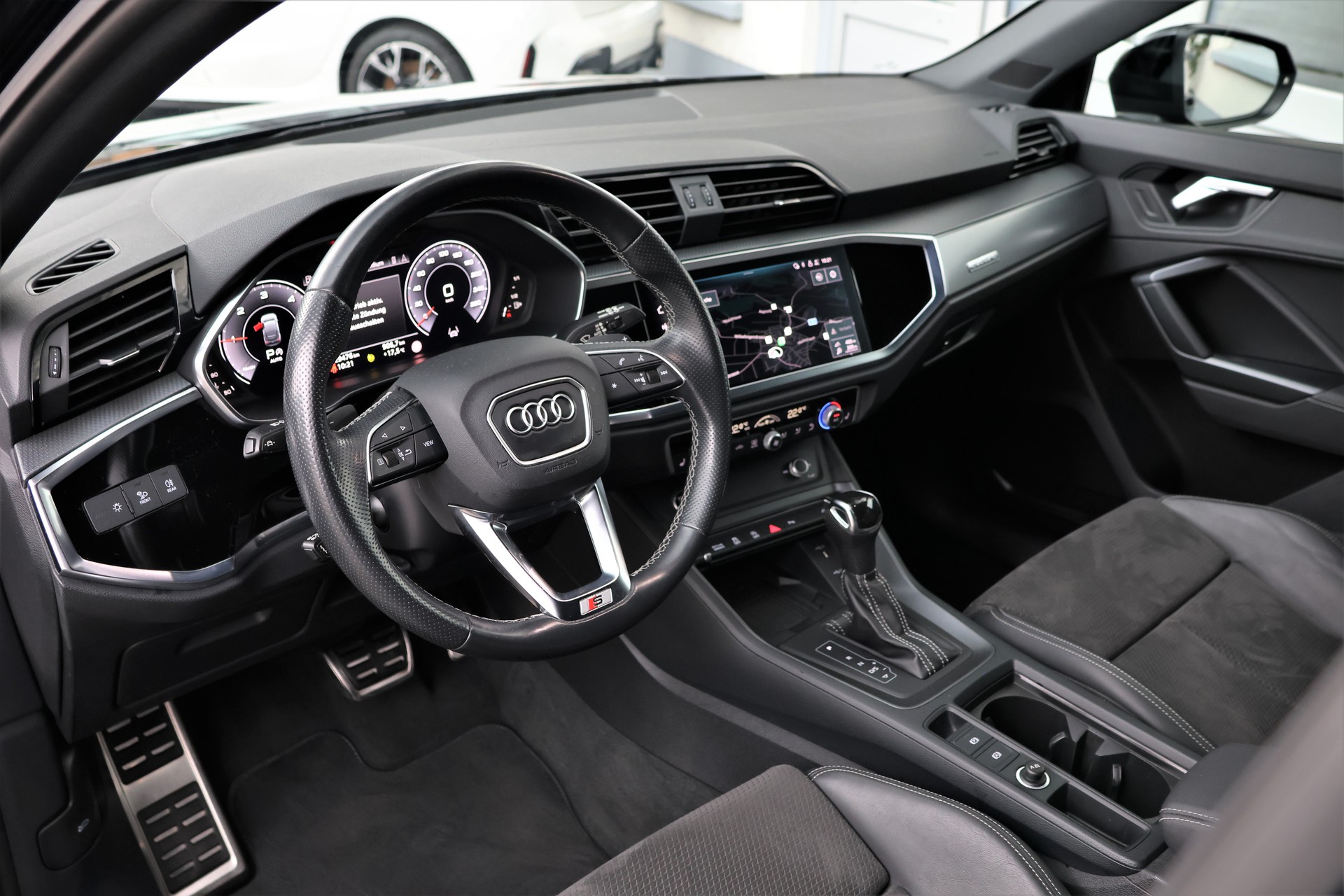 AUDI Q3 Sportback 40 TDI S line Attraction quattro S-tronic (CH)-image-10