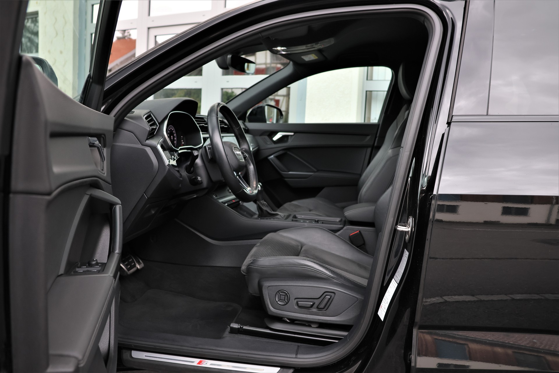 AUDI Q3 Sportback 40 TDI S line Attraction quattro S-tronic (CH)-image-9
