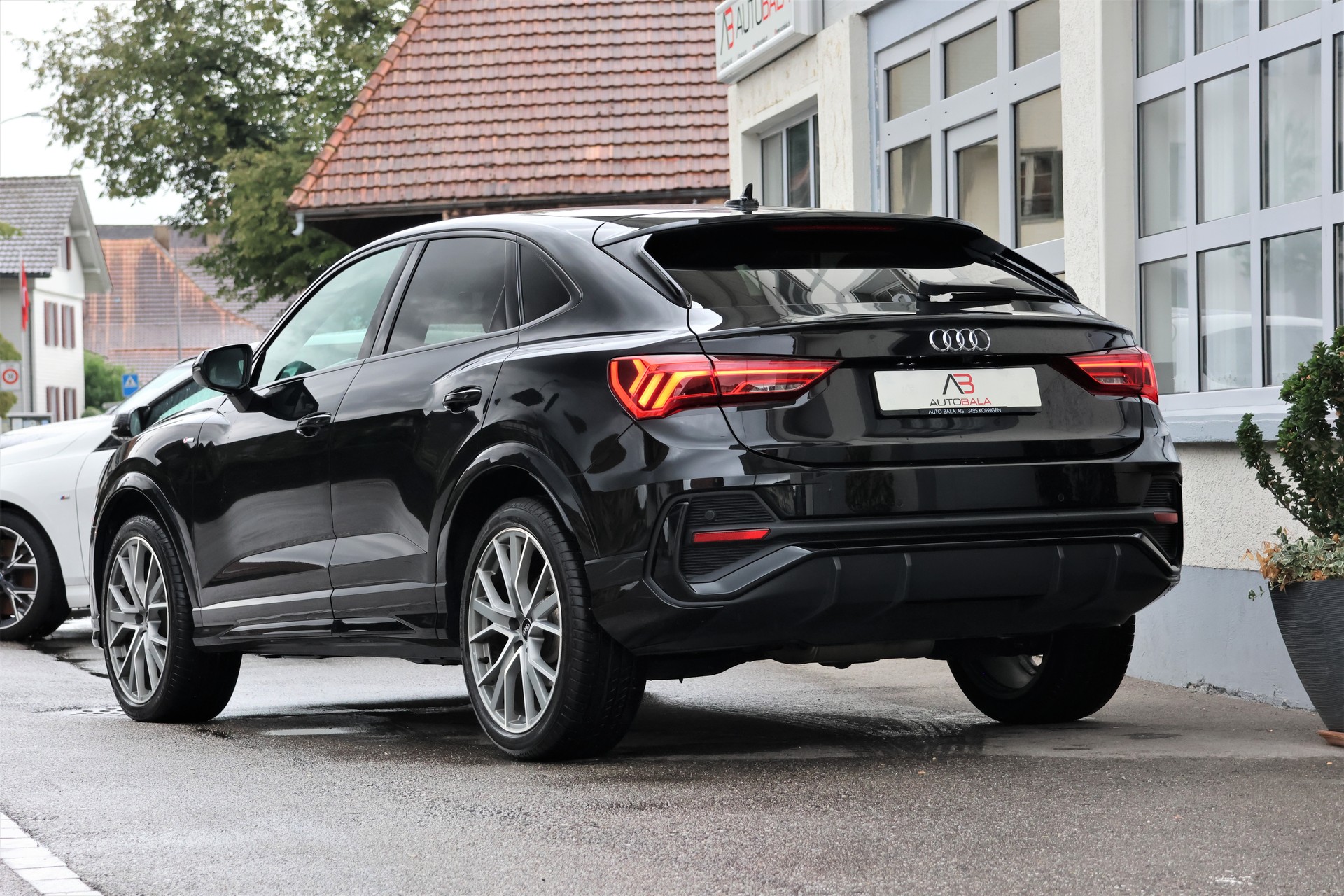 AUDI Q3 Sportback 40 TDI S line Attraction quattro S-tronic (CH)-image-2