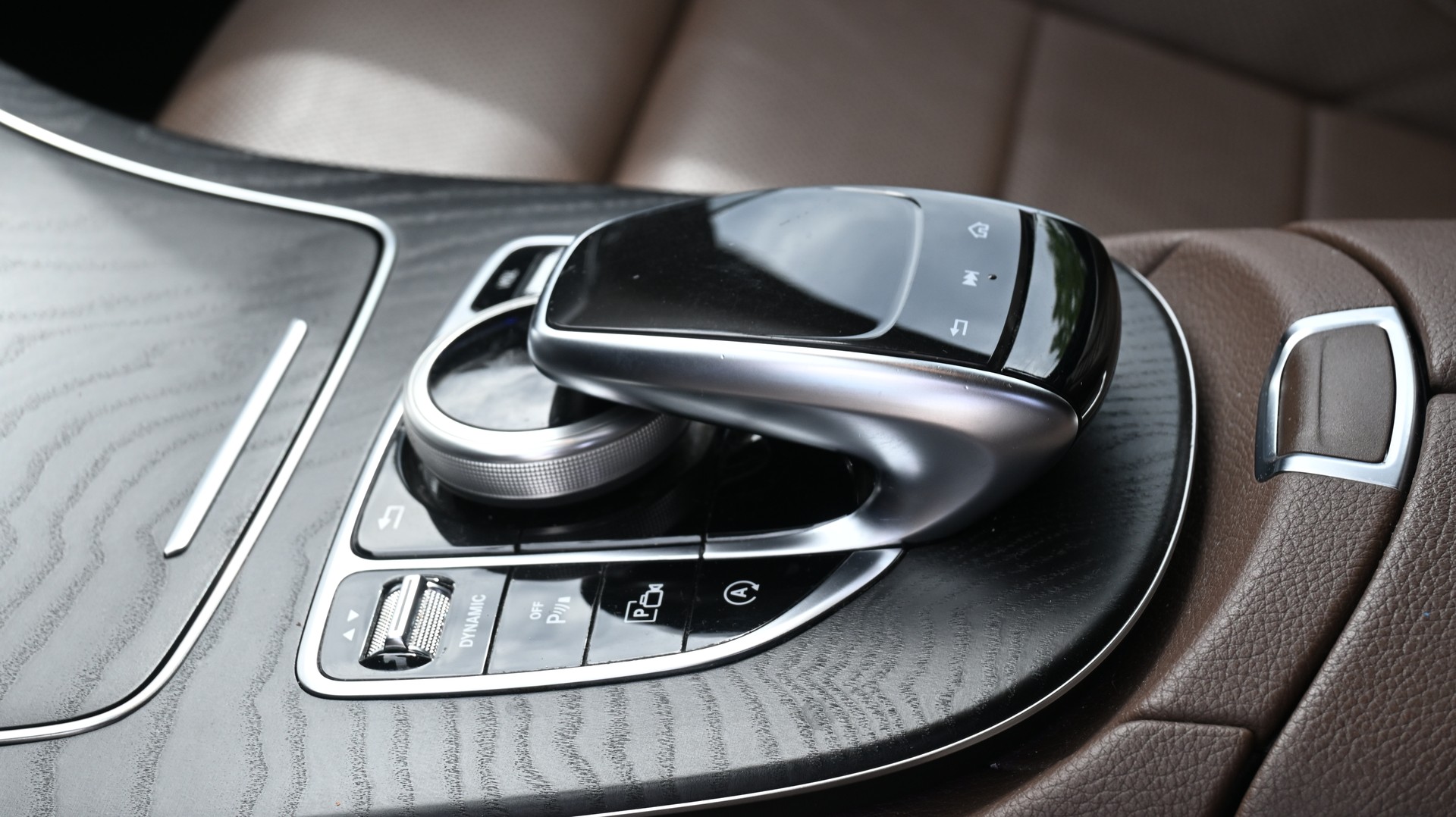 MERCEDES-BENZ E 220 d Exclusive 4Matic 9G-Tronic-image-7