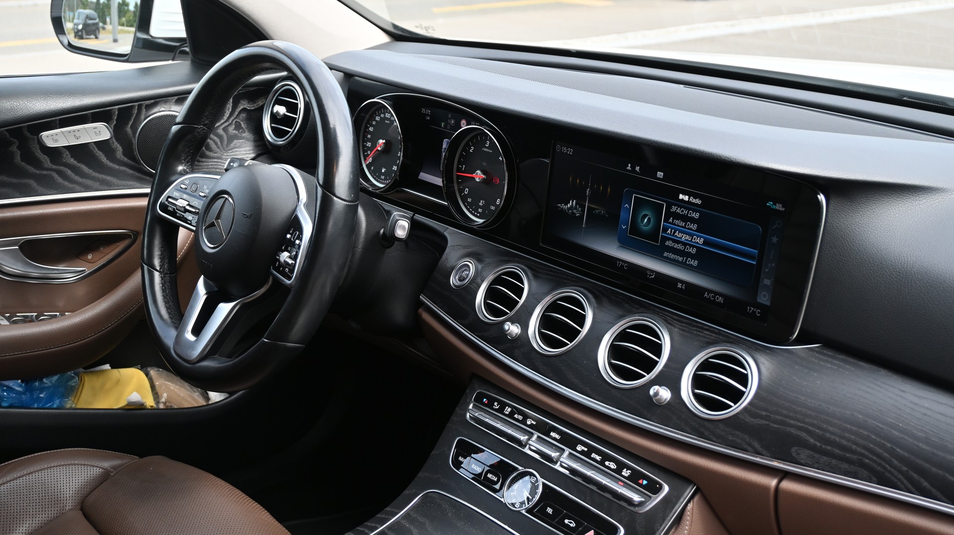 MERCEDES-BENZ E 220 d Exclusive 4Matic 9G-Tronic-image-5
