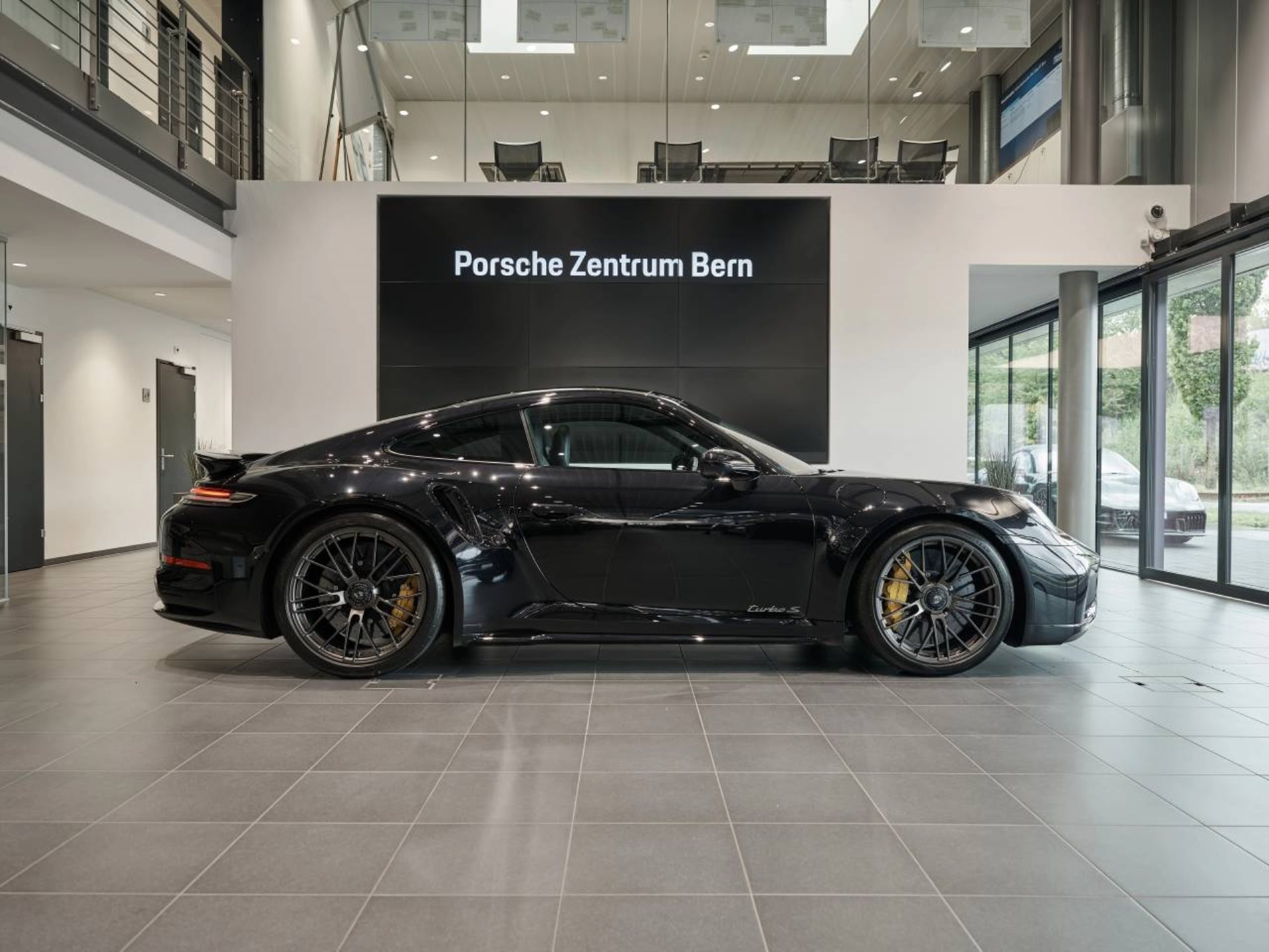PORSCHE 911 Turbo S-image-1