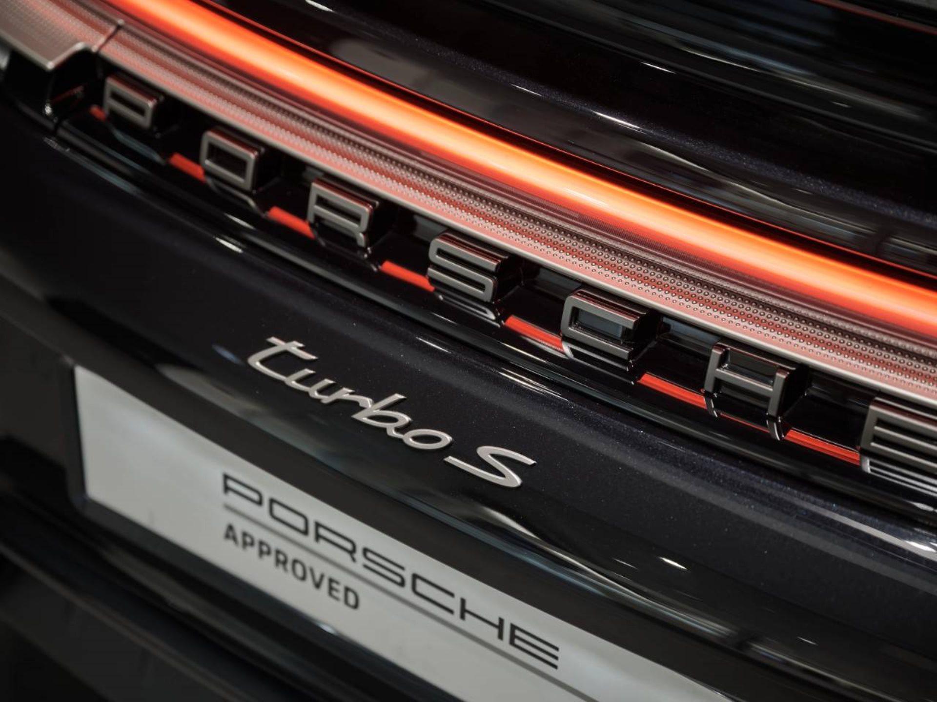 PORSCHE 911 Turbo S-image-27