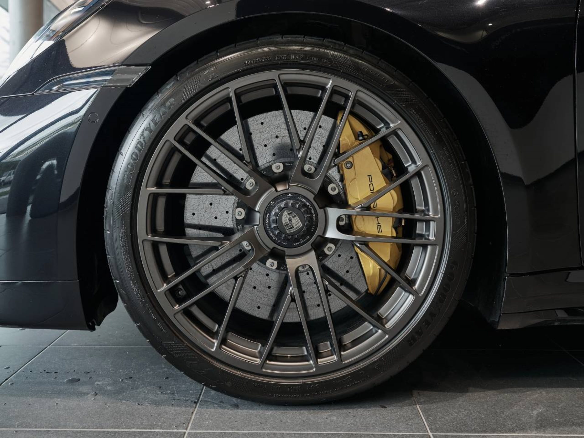PORSCHE 911 Turbo S-image-29