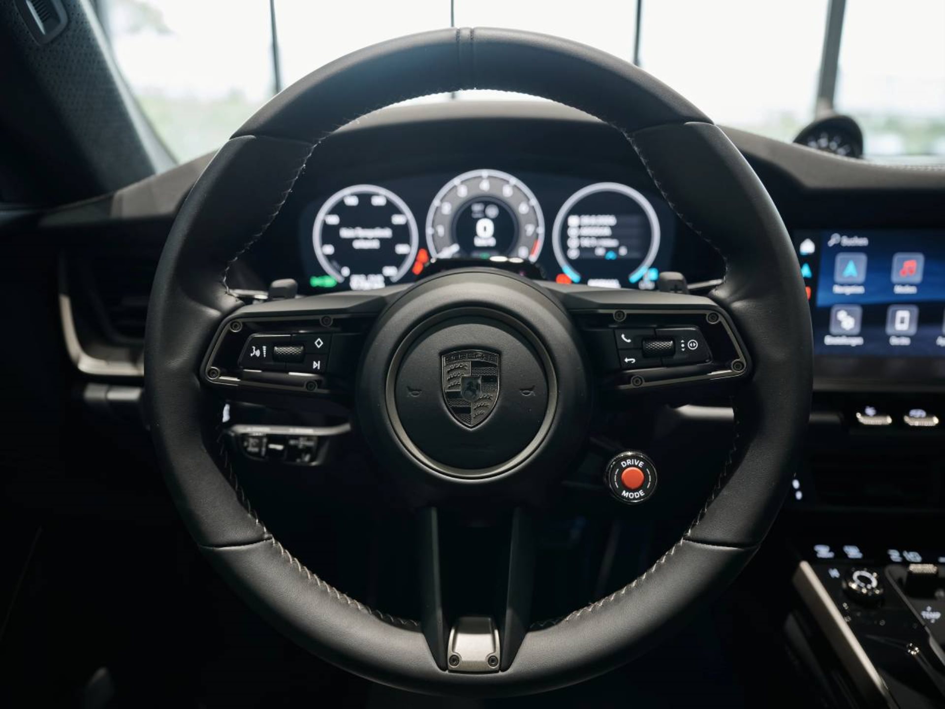 PORSCHE 911 Turbo S-image-12