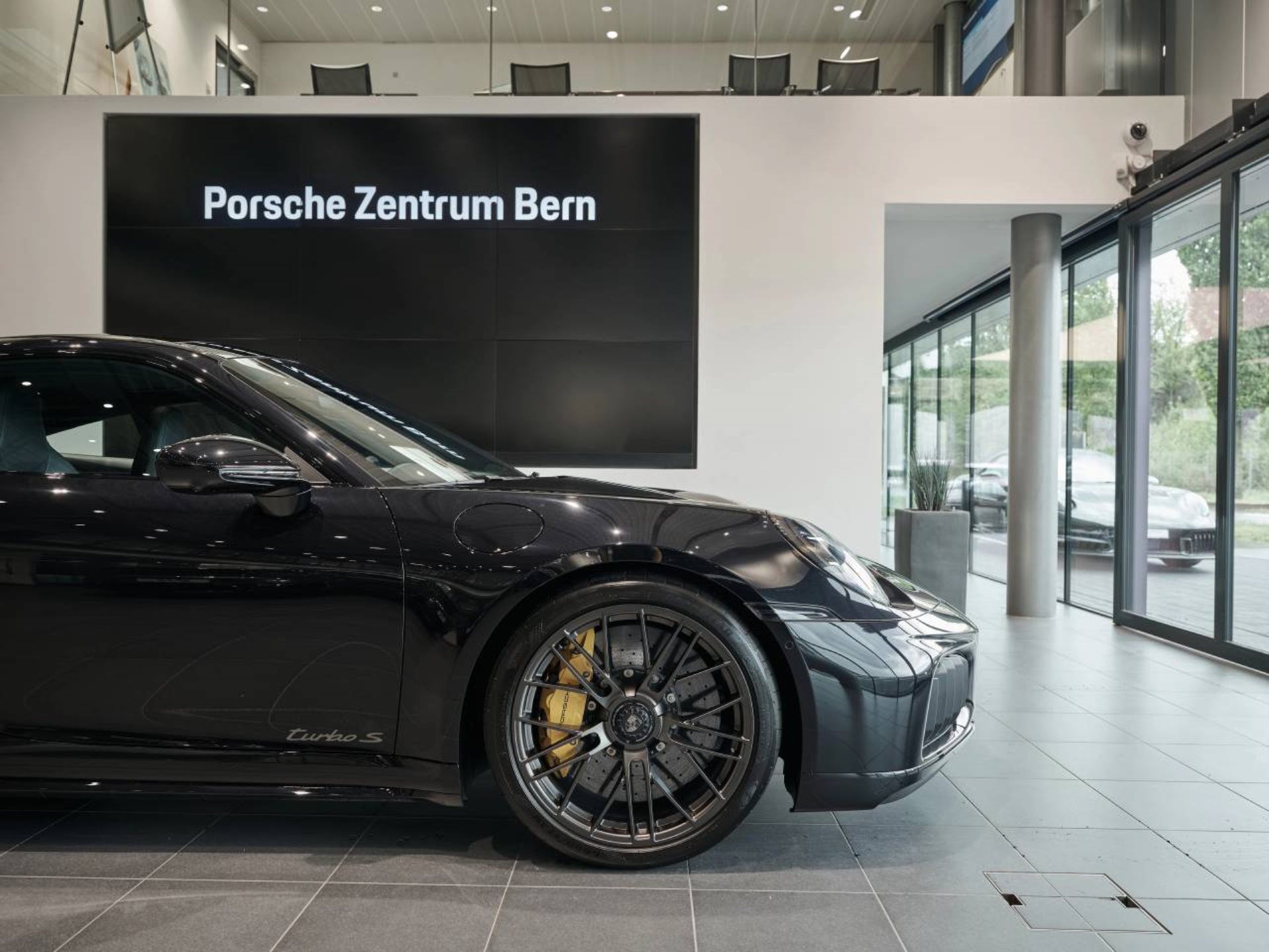 PORSCHE 911 Turbo S-image-11