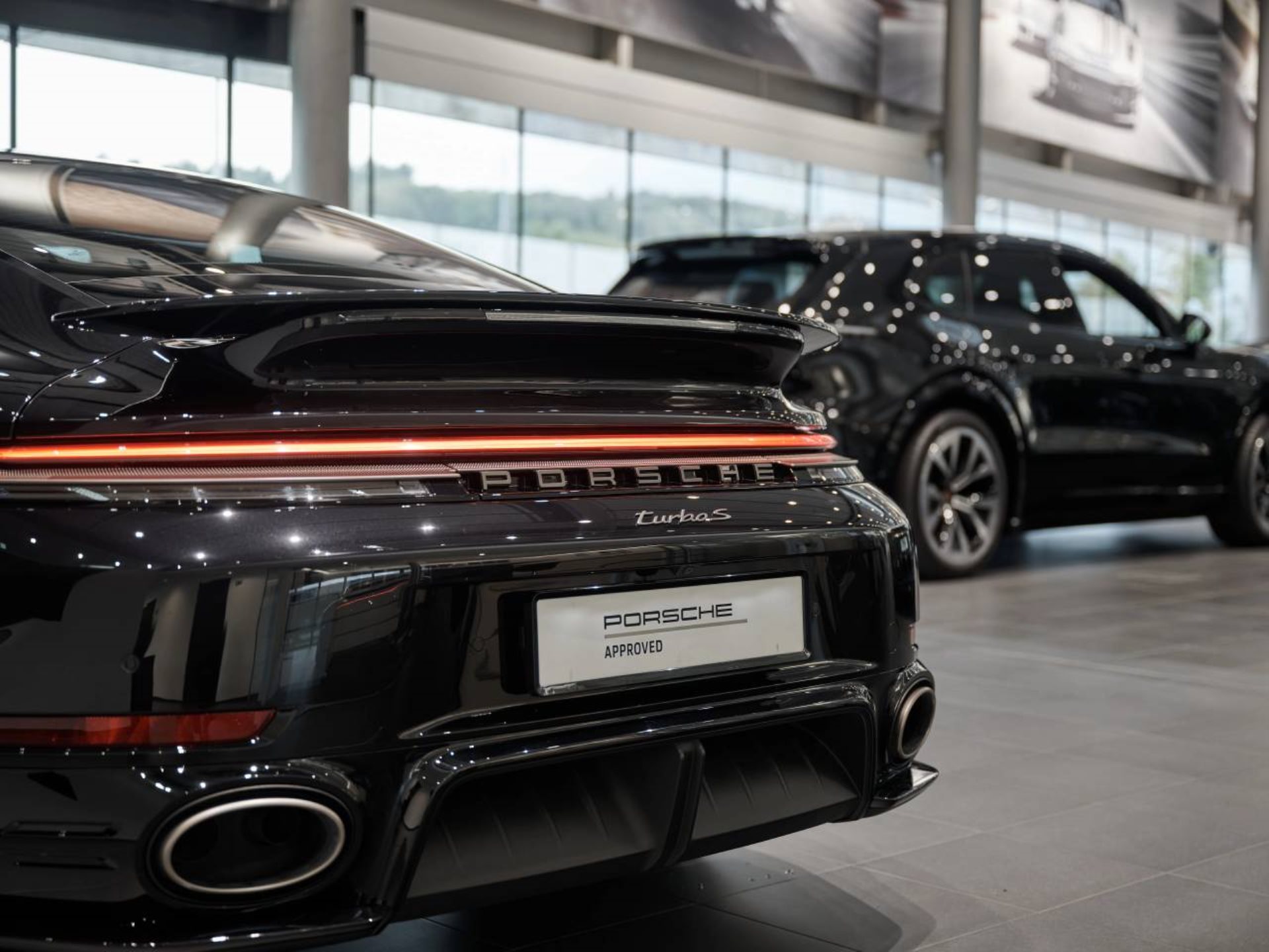 PORSCHE 911 Turbo S-image-25