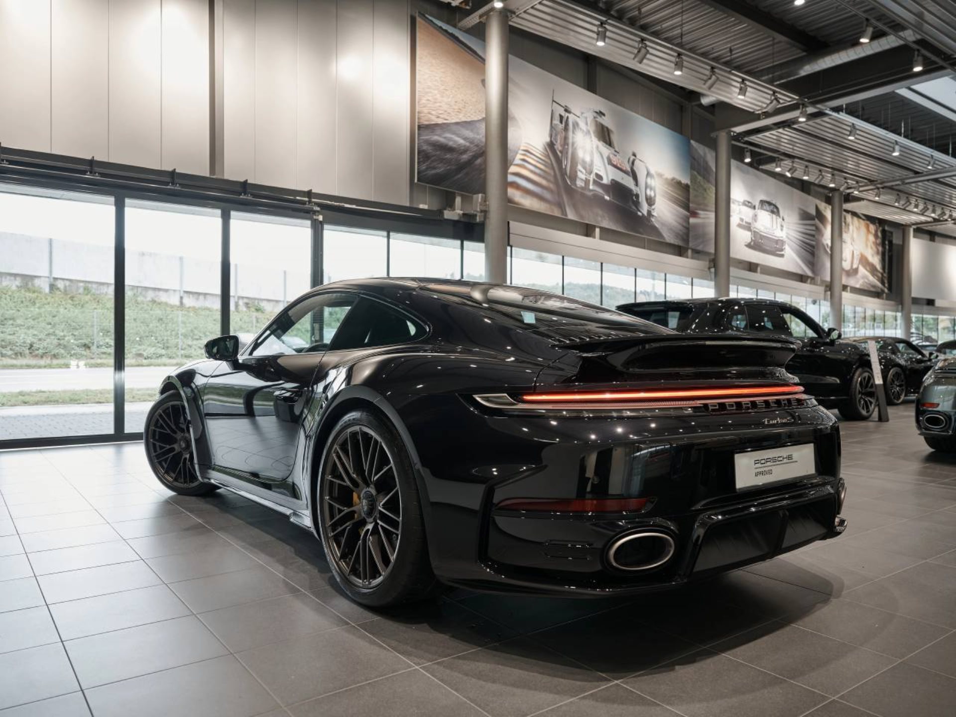 PORSCHE 911 Turbo S-image-6