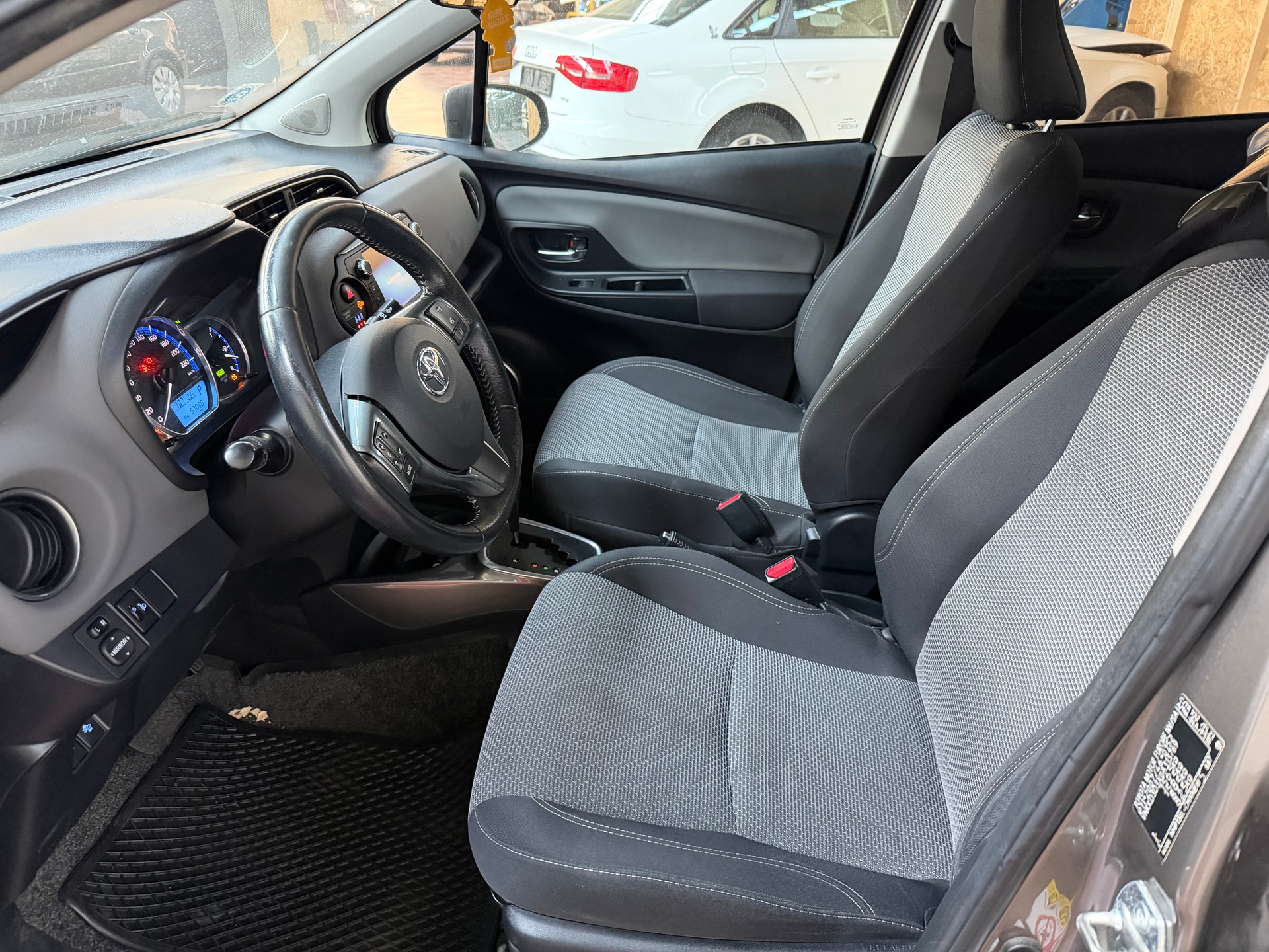 TOYOTA Yaris 1.5 VVT-i Hybrid Trend e-CVT-image-9